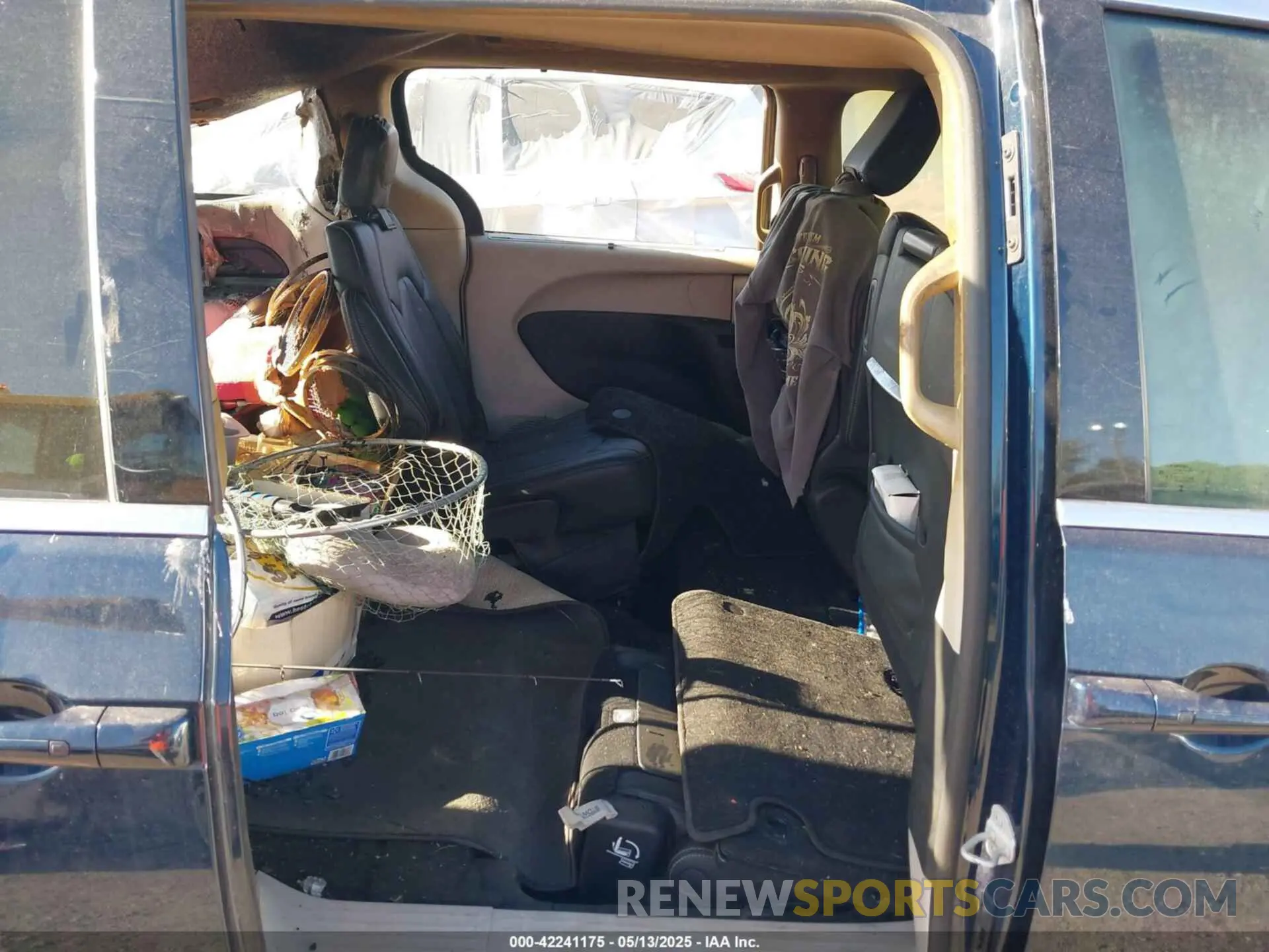 8 Photograph of a damaged car 2C4RC3BG0PR605159 CHRYSLER PACIFICA 2023