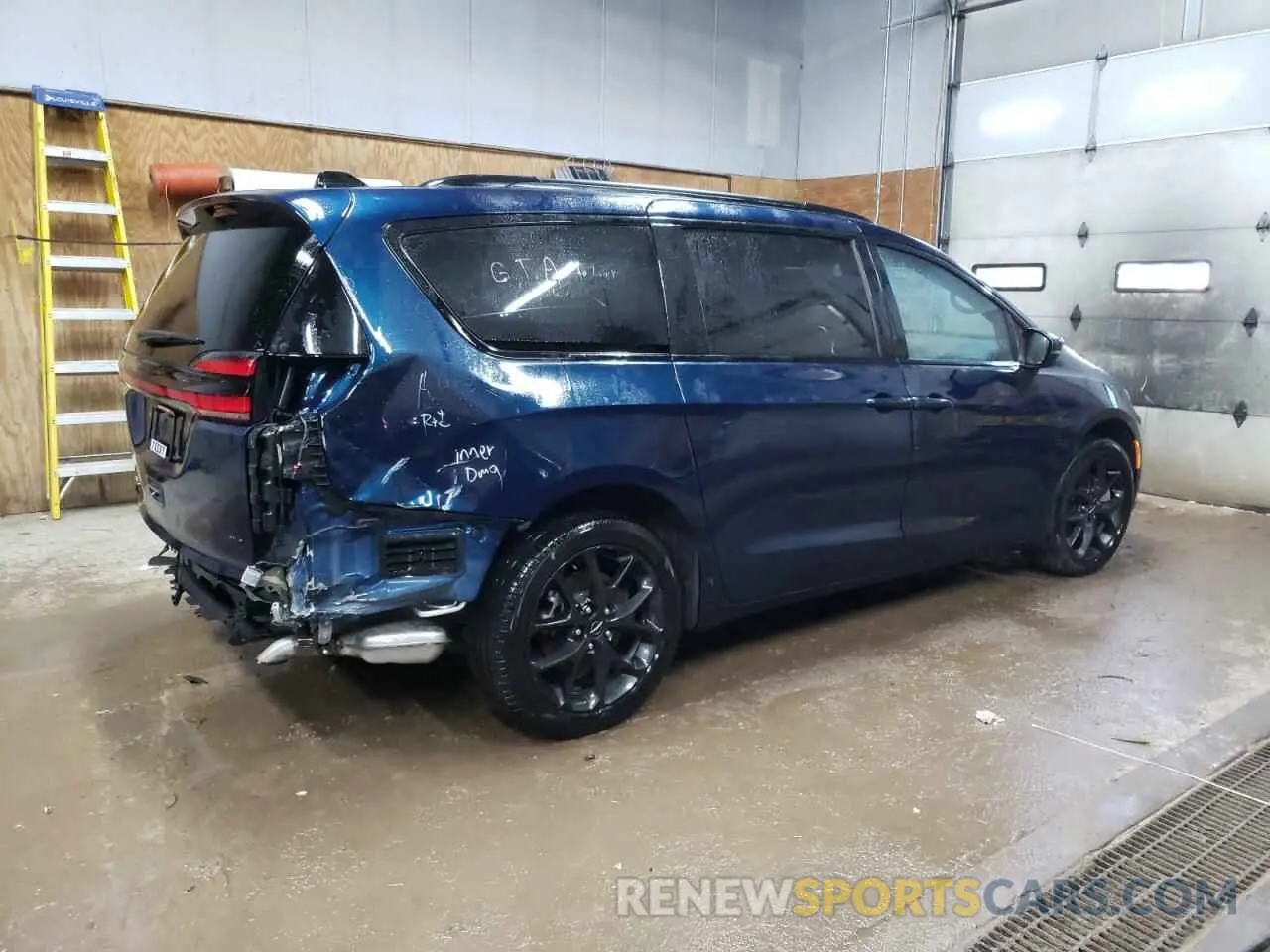 3 Photograph of a damaged car 2C4RC3BG0PR623208 CHRYSLER PACIFICA 2023