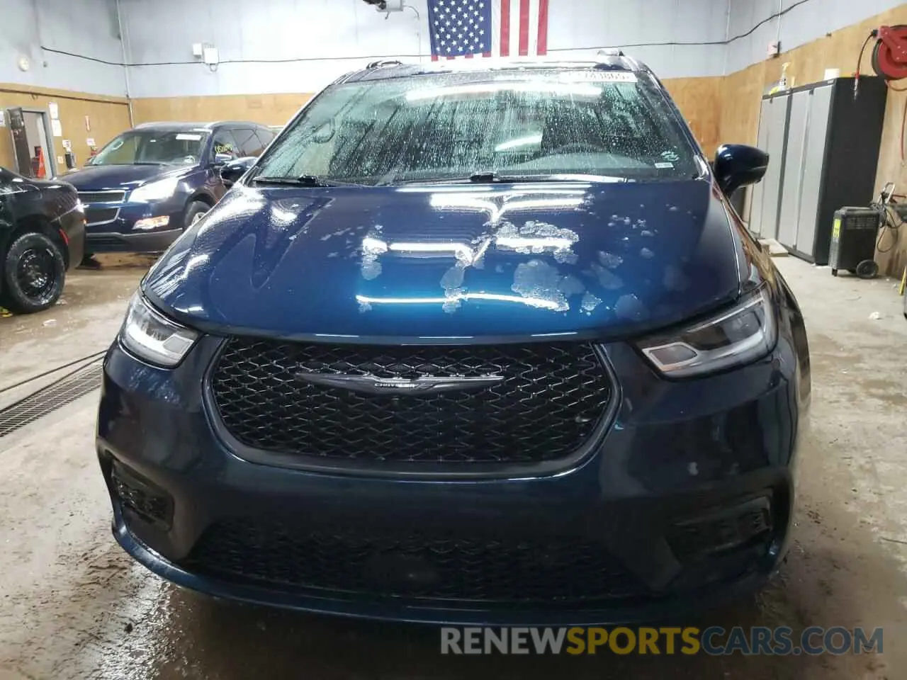 5 Photograph of a damaged car 2C4RC3BG0PR623208 CHRYSLER PACIFICA 2023