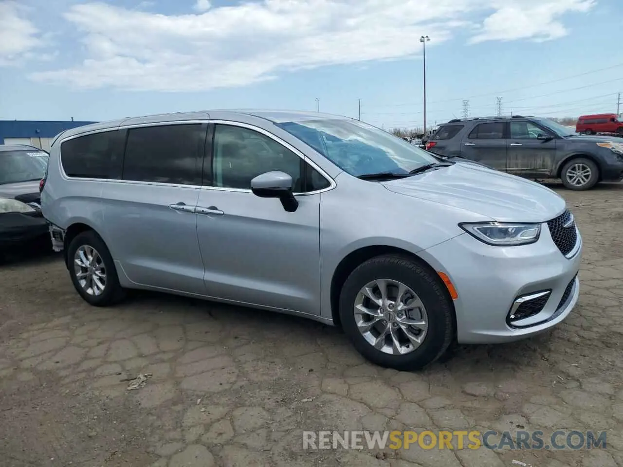 4 Photograph of a damaged car 2C4RC3BG4PR519563 CHRYSLER PACIFICA 2023