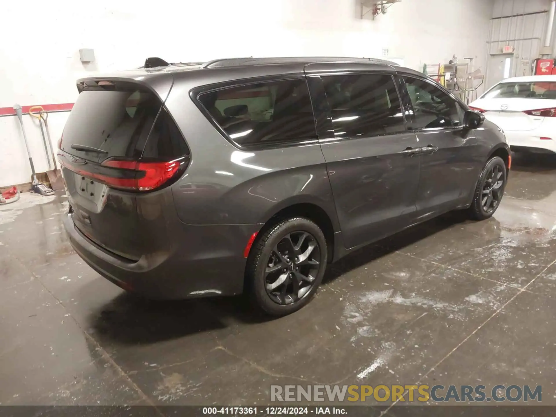 4 Photograph of a damaged car 2C4RC3BG9PR570265 CHRYSLER PACIFICA 2023