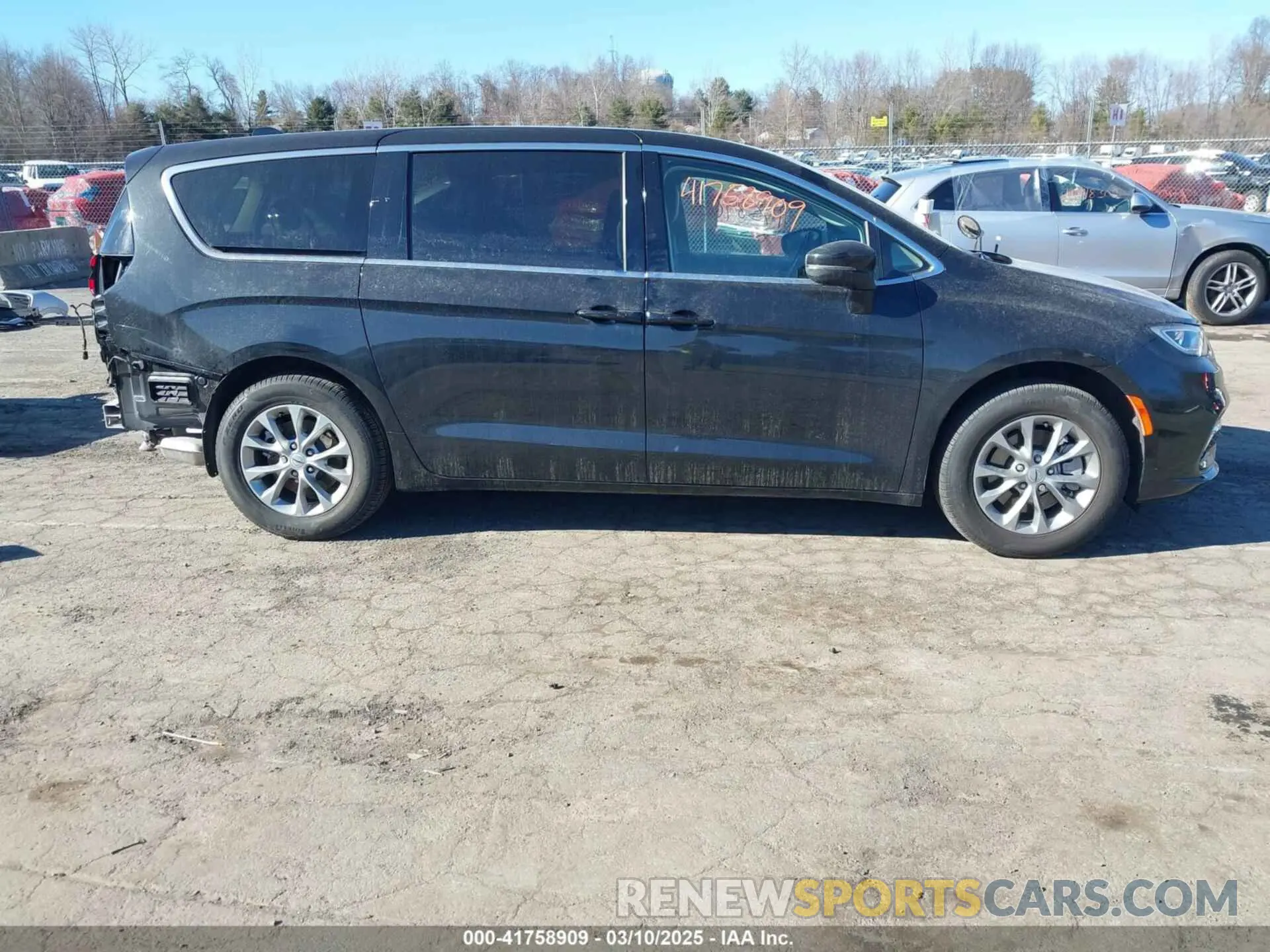 14 Photograph of a damaged car 2C4RC3BGXPR604715 CHRYSLER PACIFICA 2023