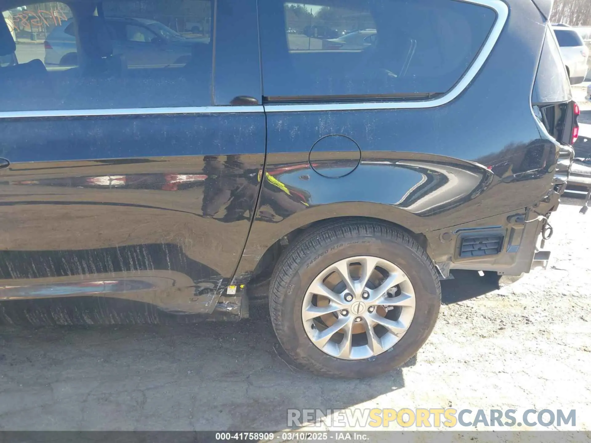 18 Photograph of a damaged car 2C4RC3BGXPR604715 CHRYSLER PACIFICA 2023