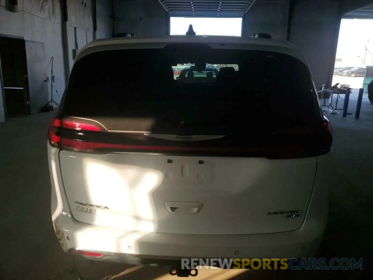 6 Photograph of a damaged car 2C4RC3GG0PR576447 CHRYSLER PACIFICA 2023