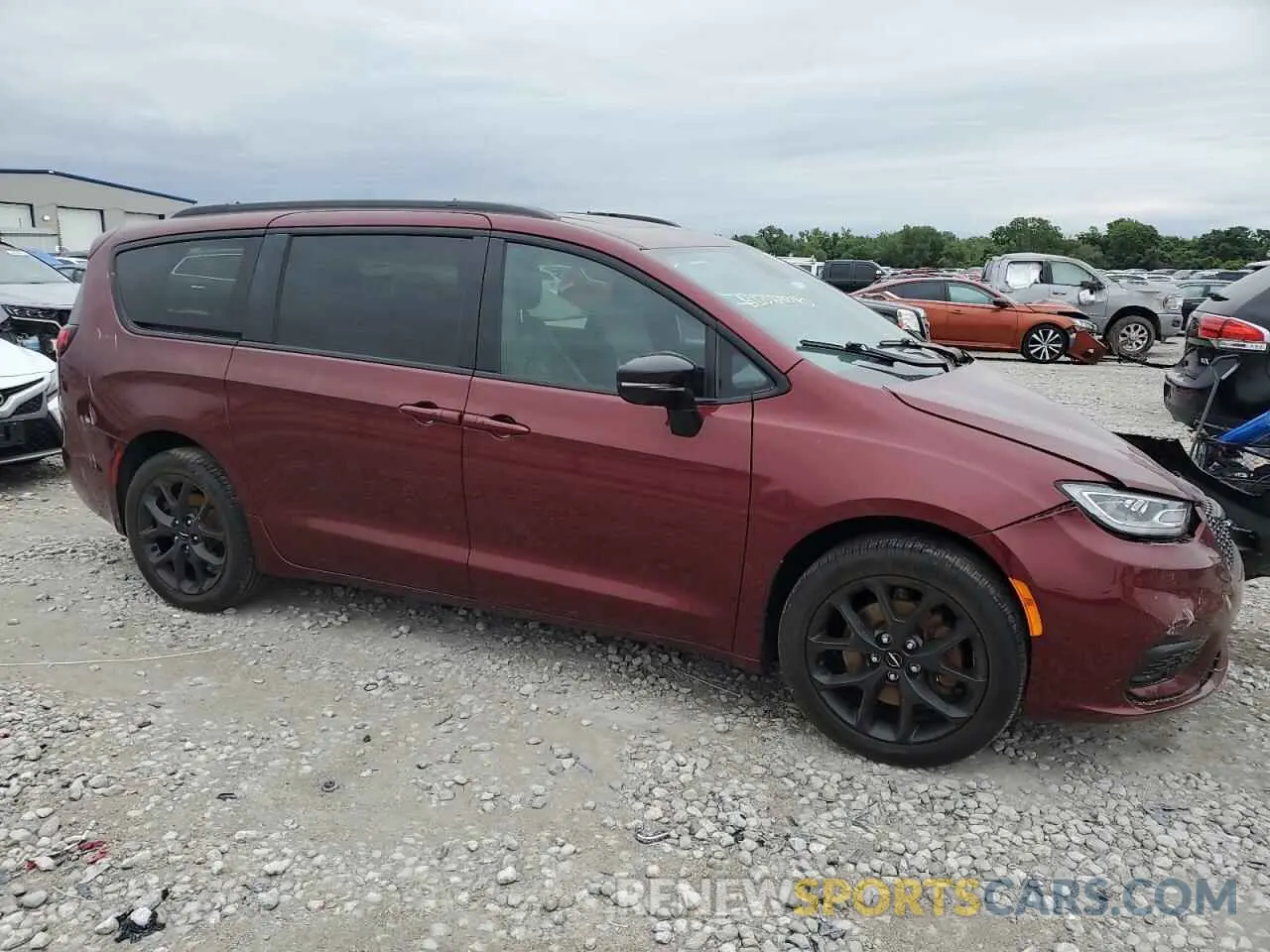 4 Photograph of a damaged car 2C4RC3GG1PR576943 CHRYSLER PACIFICA 2023