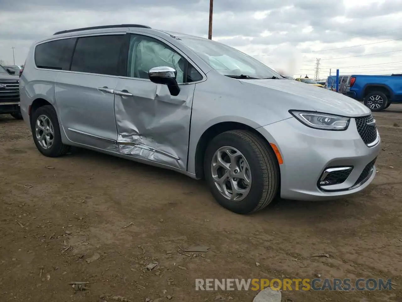 4 Photograph of a damaged car 2C4RC3GG4PR527820 CHRYSLER PACIFICA 2023