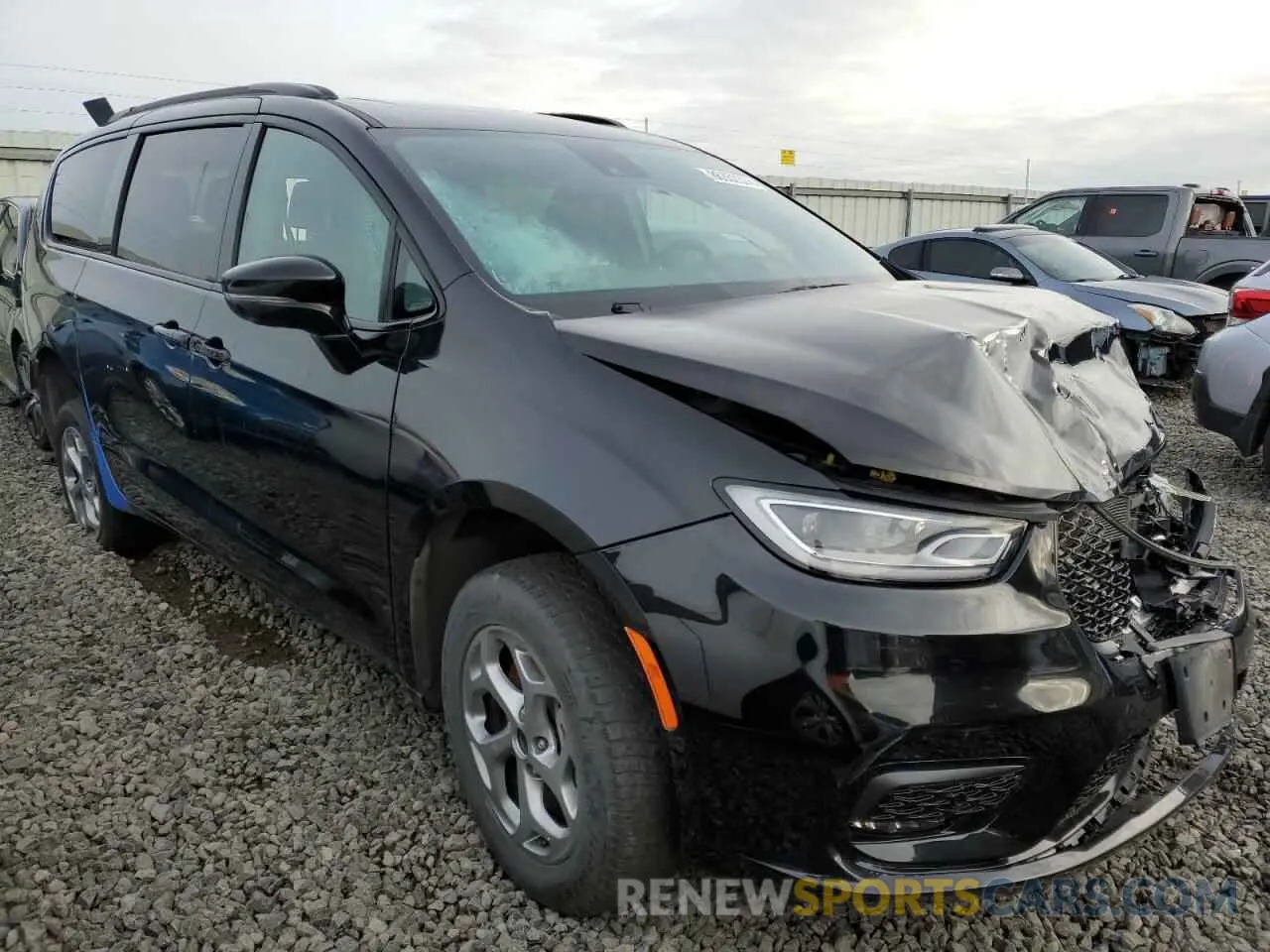 4 Photograph of a damaged car 2C4RC3GG4PR570425 CHRYSLER PACIFICA 2023