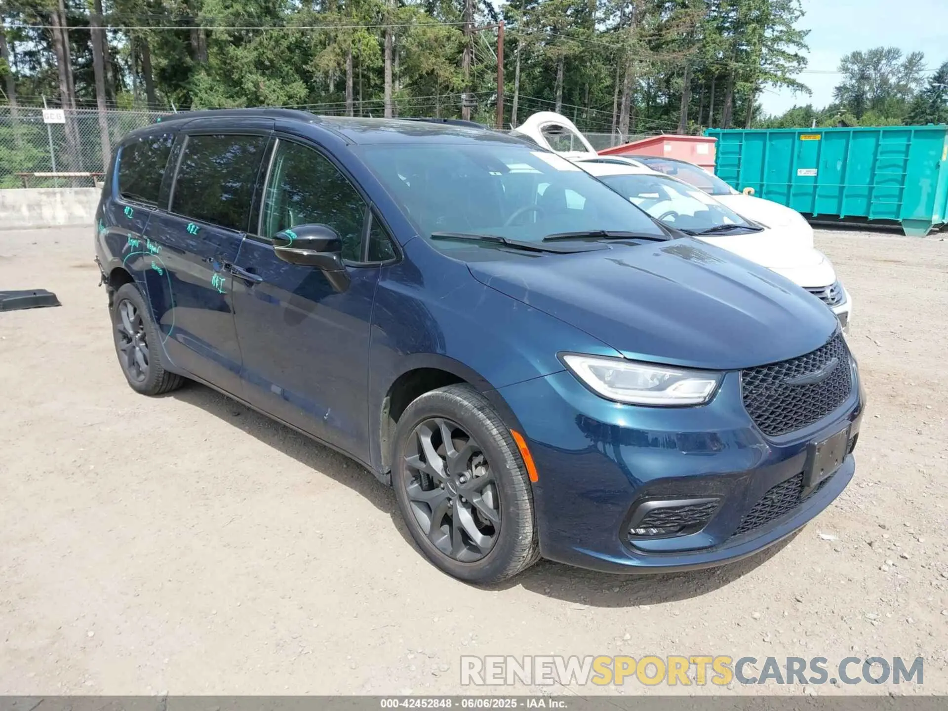 1 Photograph of a damaged car 2C4RC3GGXPR555282 CHRYSLER PACIFICA 2023