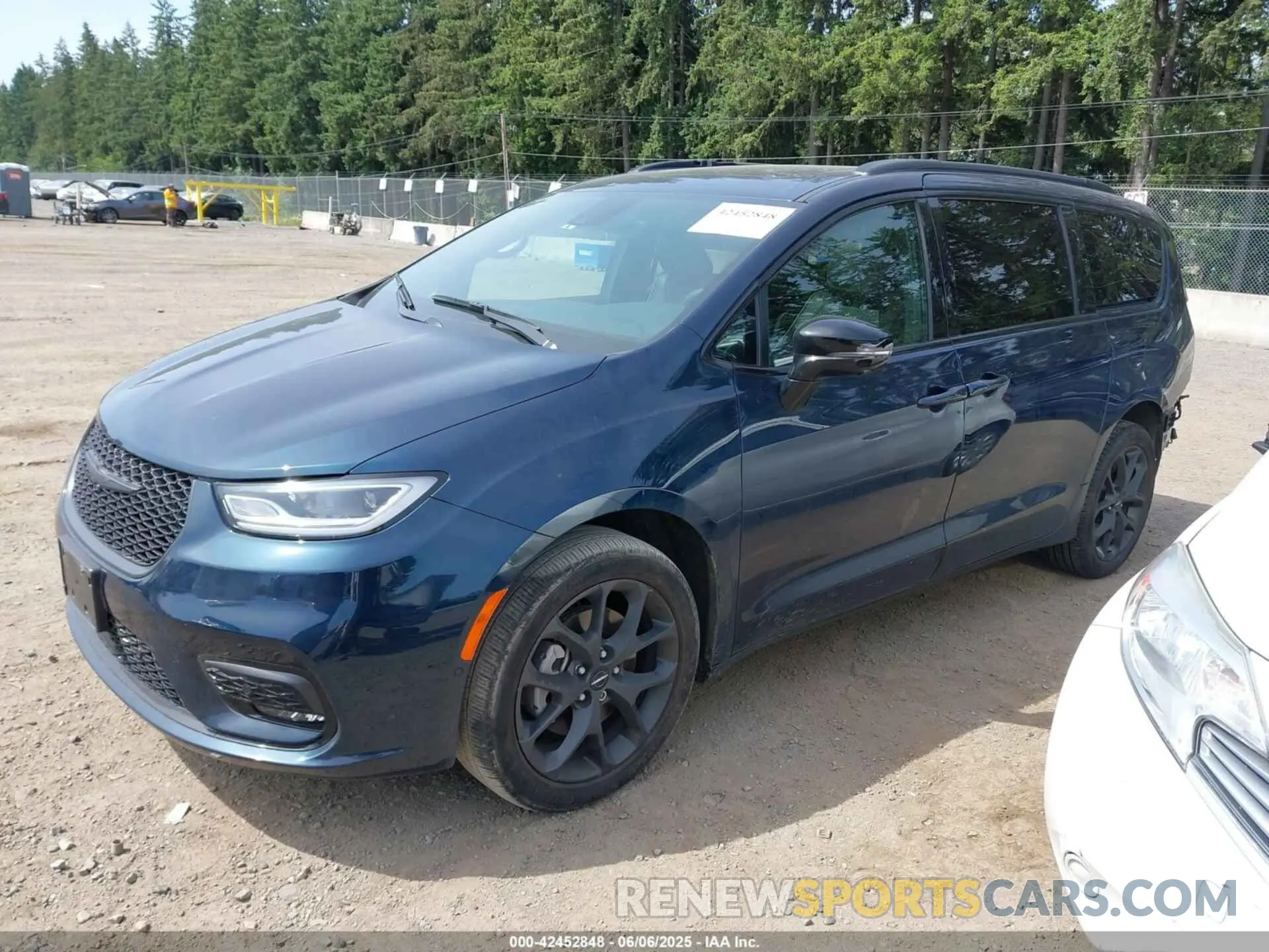 15 Photograph of a damaged car 2C4RC3GGXPR555282 CHRYSLER PACIFICA 2023