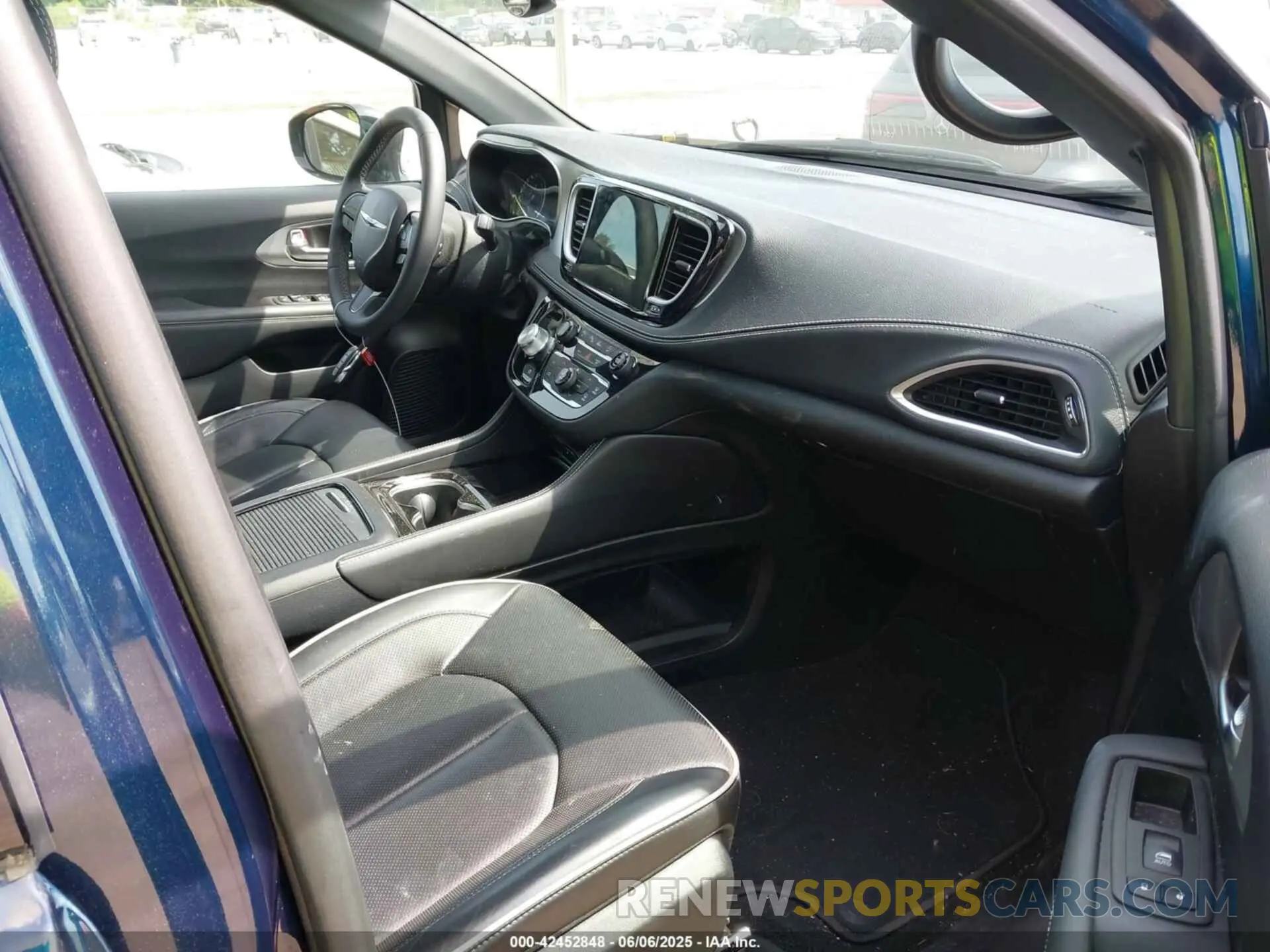 5 Photograph of a damaged car 2C4RC3GGXPR555282 CHRYSLER PACIFICA 2023