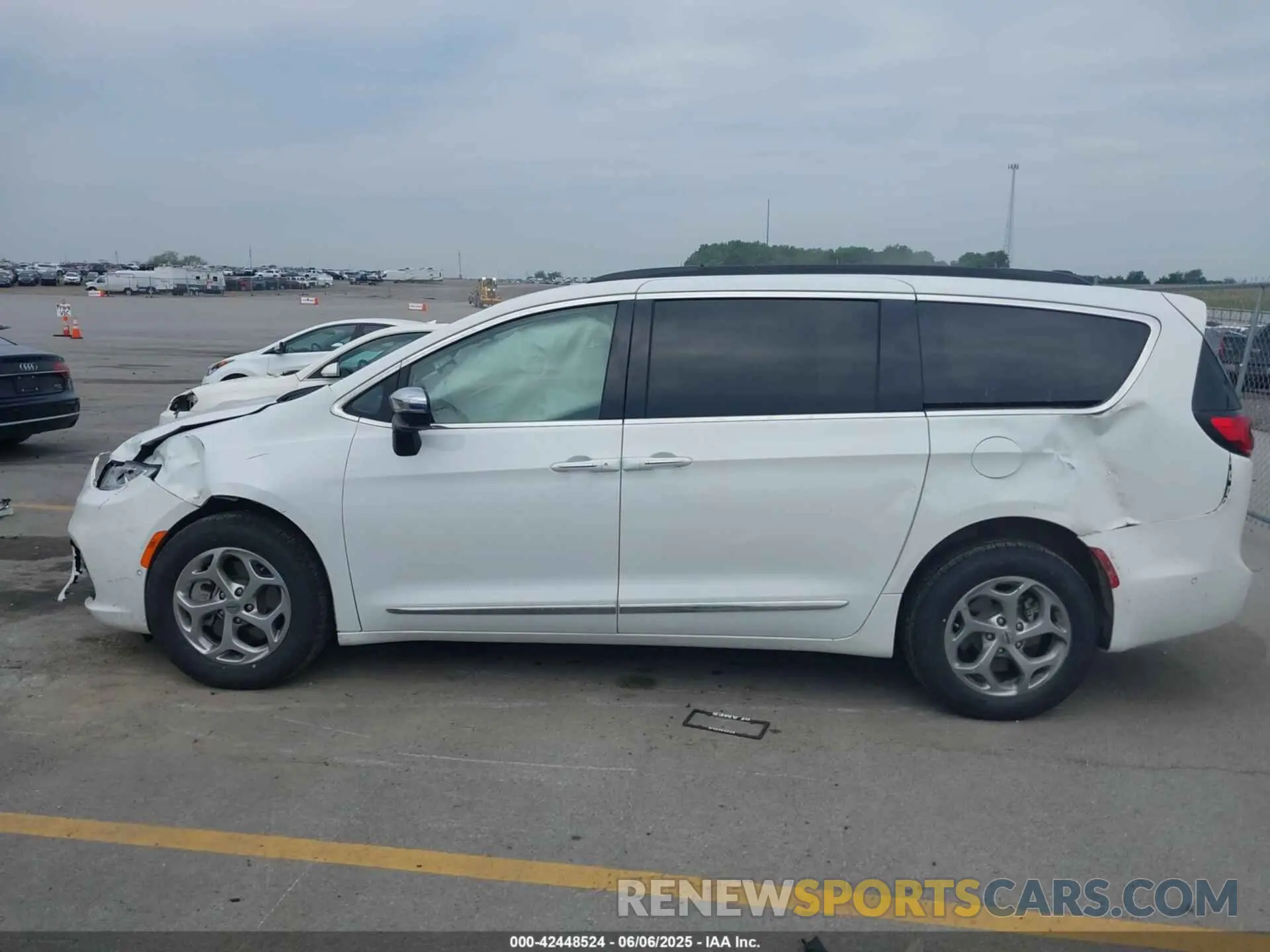 14 Photograph of a damaged car 2C4RC3GGXPR589867 CHRYSLER PACIFICA 2023
