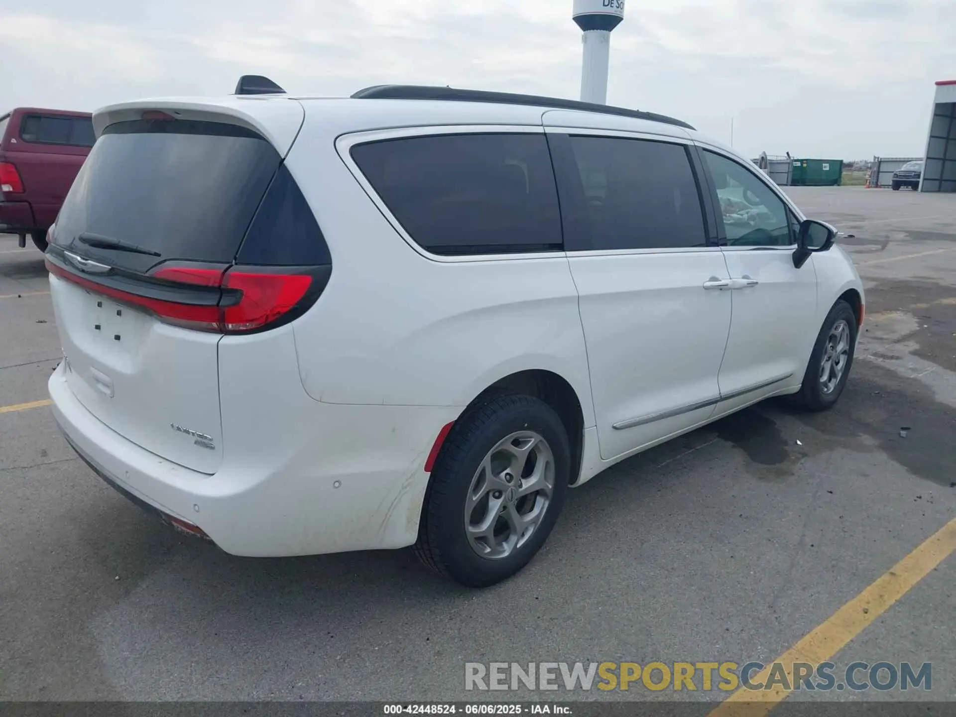 4 Photograph of a damaged car 2C4RC3GGXPR589867 CHRYSLER PACIFICA 2023