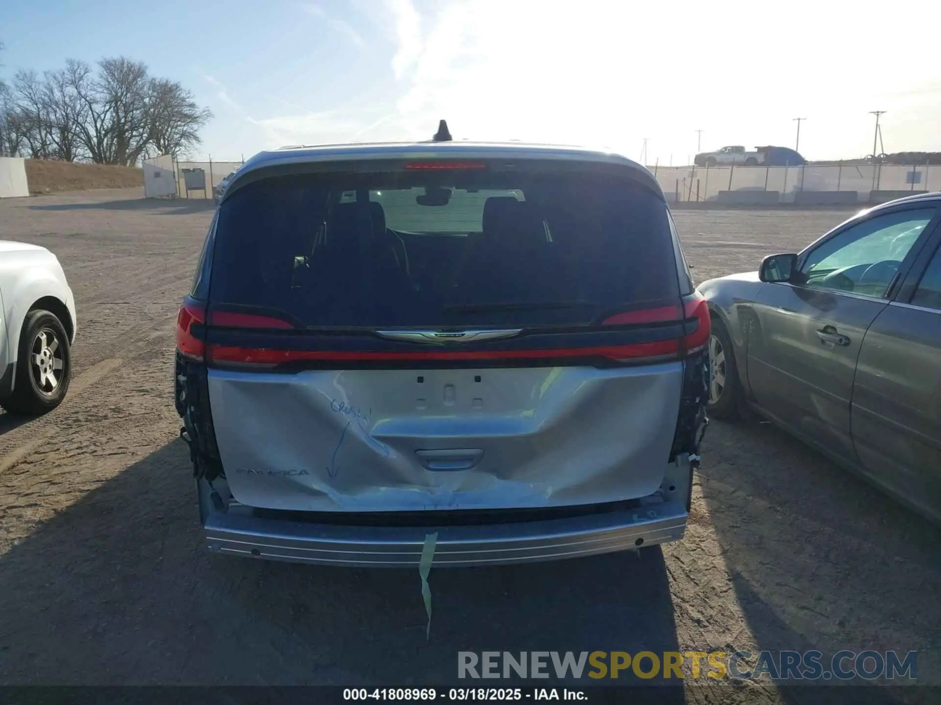 16 Photograph of a damaged car 2C4RC1BG0RR138963 CHRYSLER PACIFICA 2024