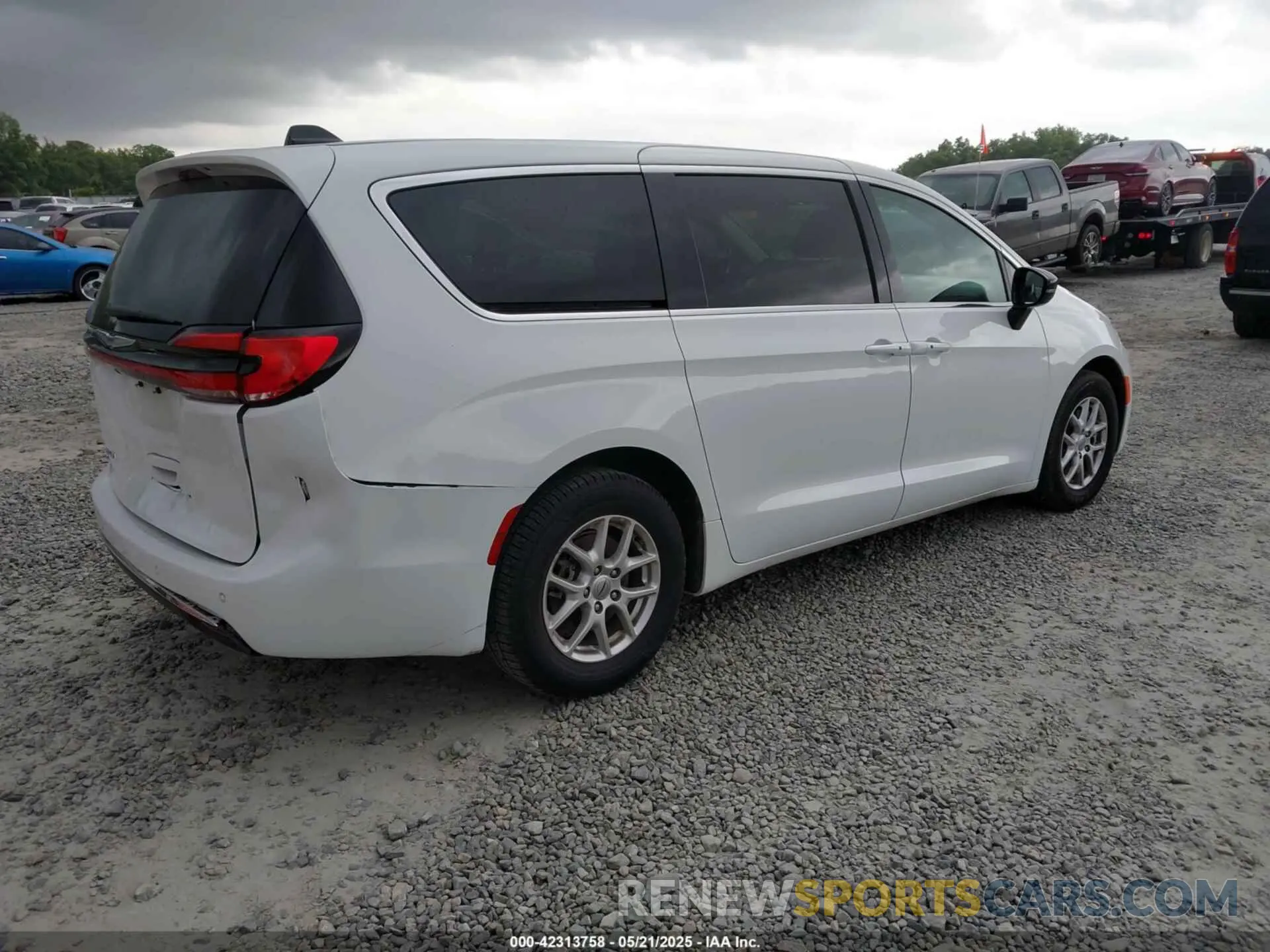 4 Photograph of a damaged car 2C4RC1BG0RR146139 CHRYSLER PACIFICA 2024