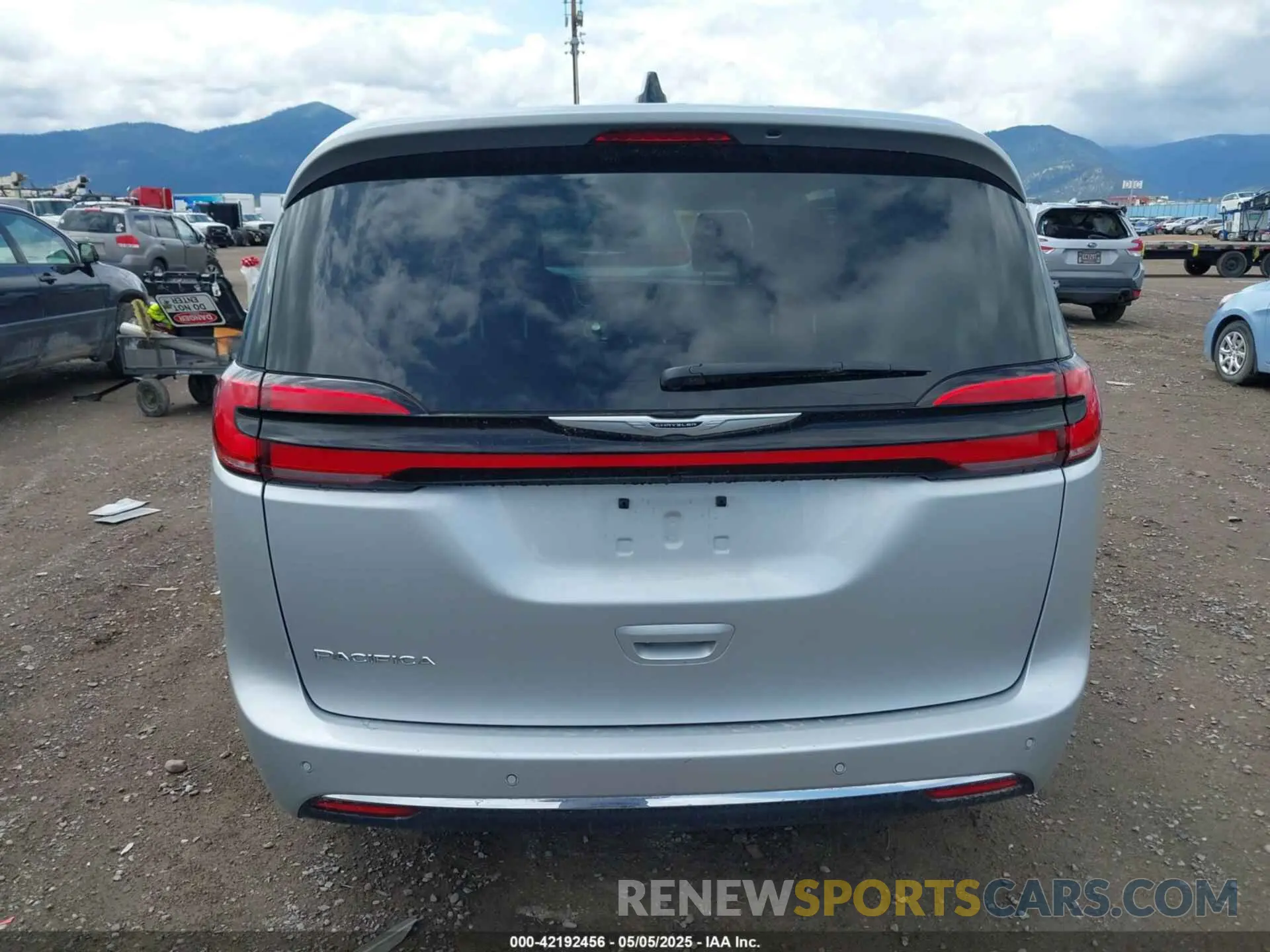 16 Photograph of a damaged car 2C4RC1BG0RR173230 CHRYSLER PACIFICA 2024