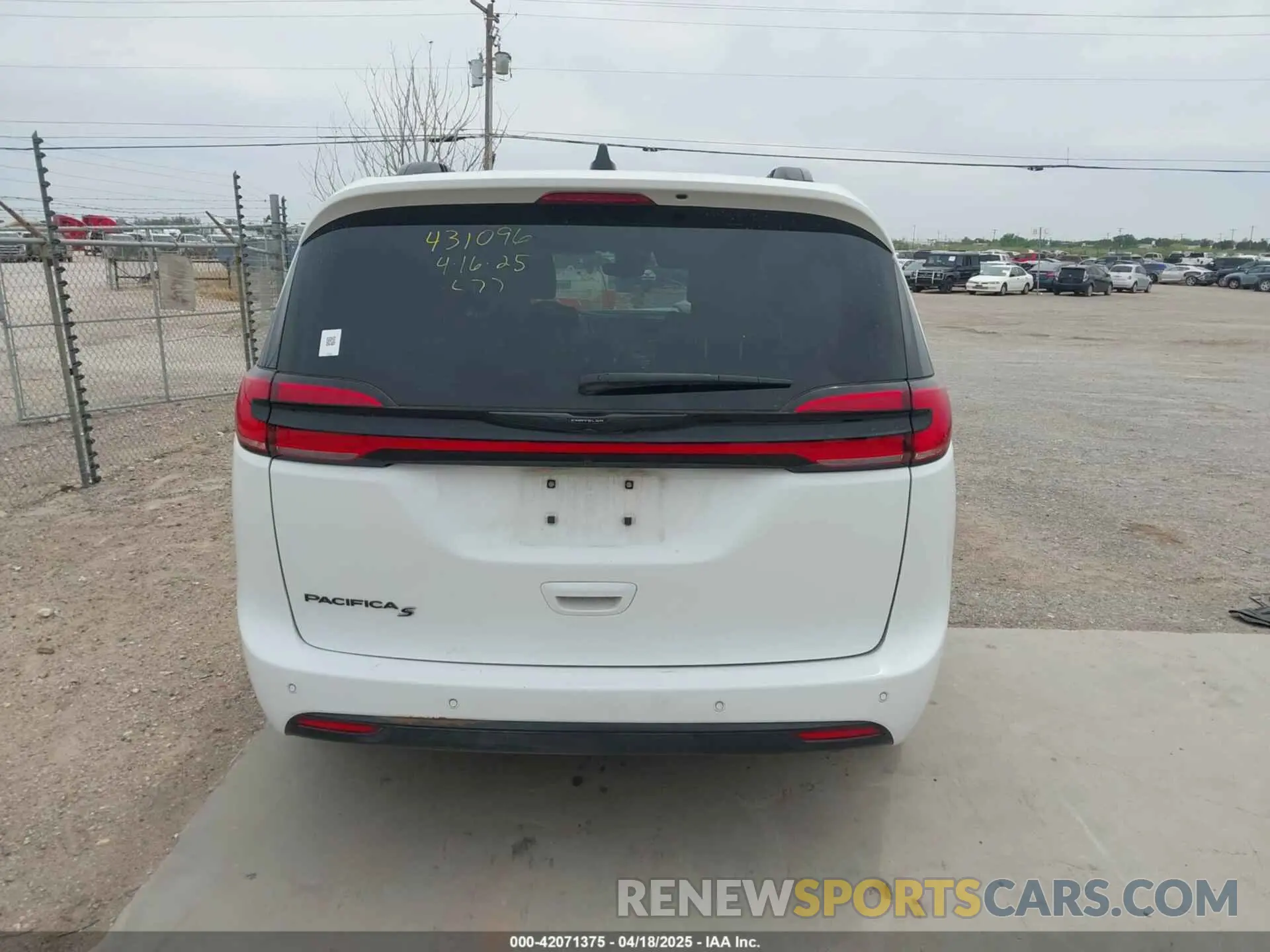 16 Photograph of a damaged car 2C4RC1BG0RR184289 CHRYSLER PACIFICA 2024
