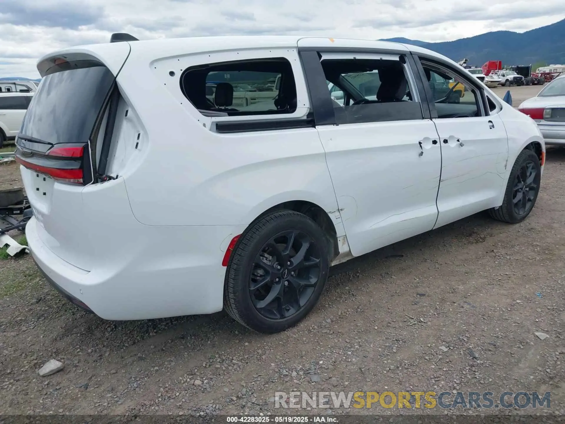 4 Photograph of a damaged car 2C4RC1BG1RR107527 CHRYSLER PACIFICA 2024