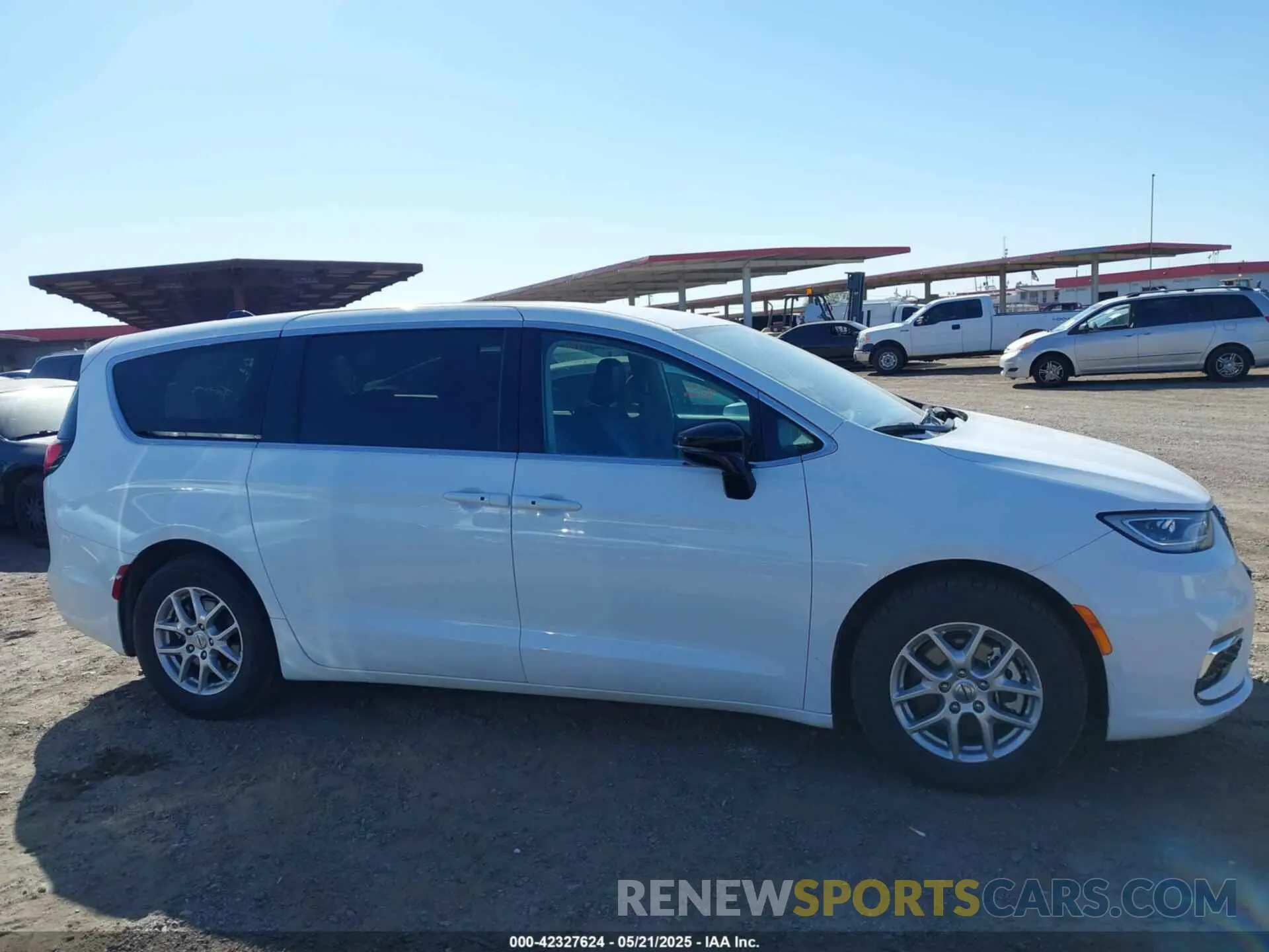 13 Photograph of a damaged car 2C4RC1BG1RR125557 CHRYSLER PACIFICA 2024