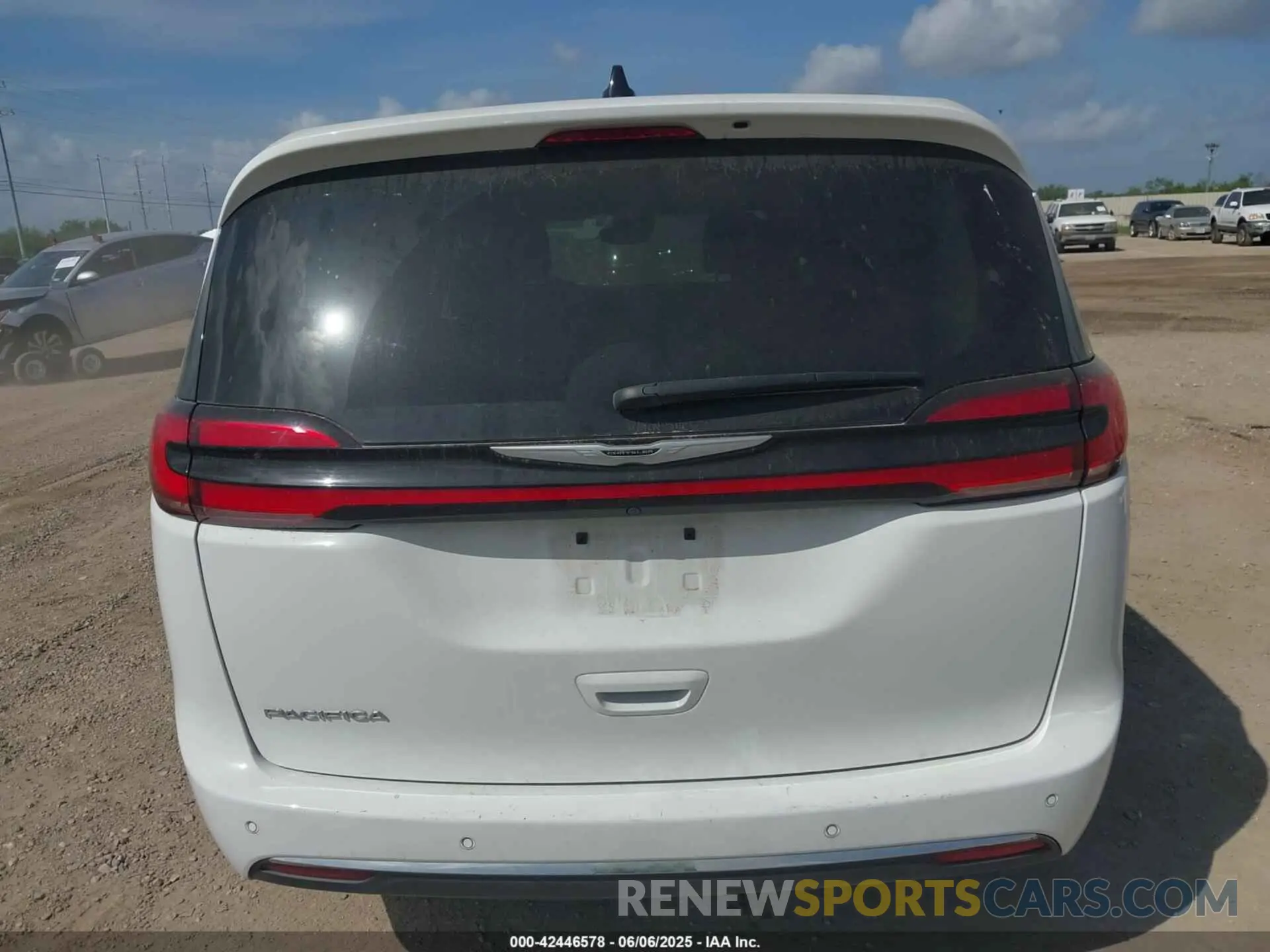 16 Photograph of a damaged car 2C4RC1BG1RR167615 CHRYSLER PACIFICA 2024