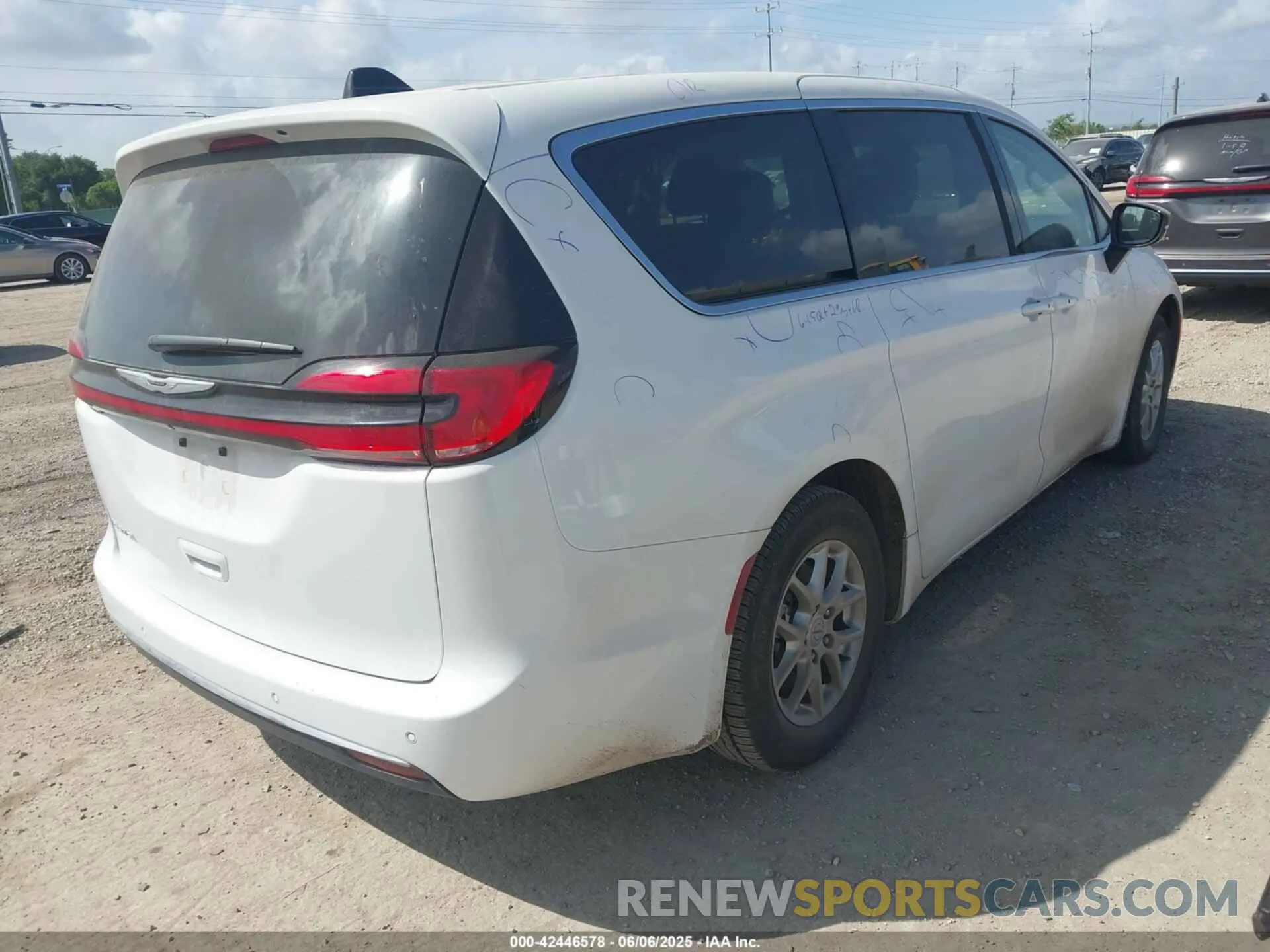 4 Photograph of a damaged car 2C4RC1BG1RR167615 CHRYSLER PACIFICA 2024