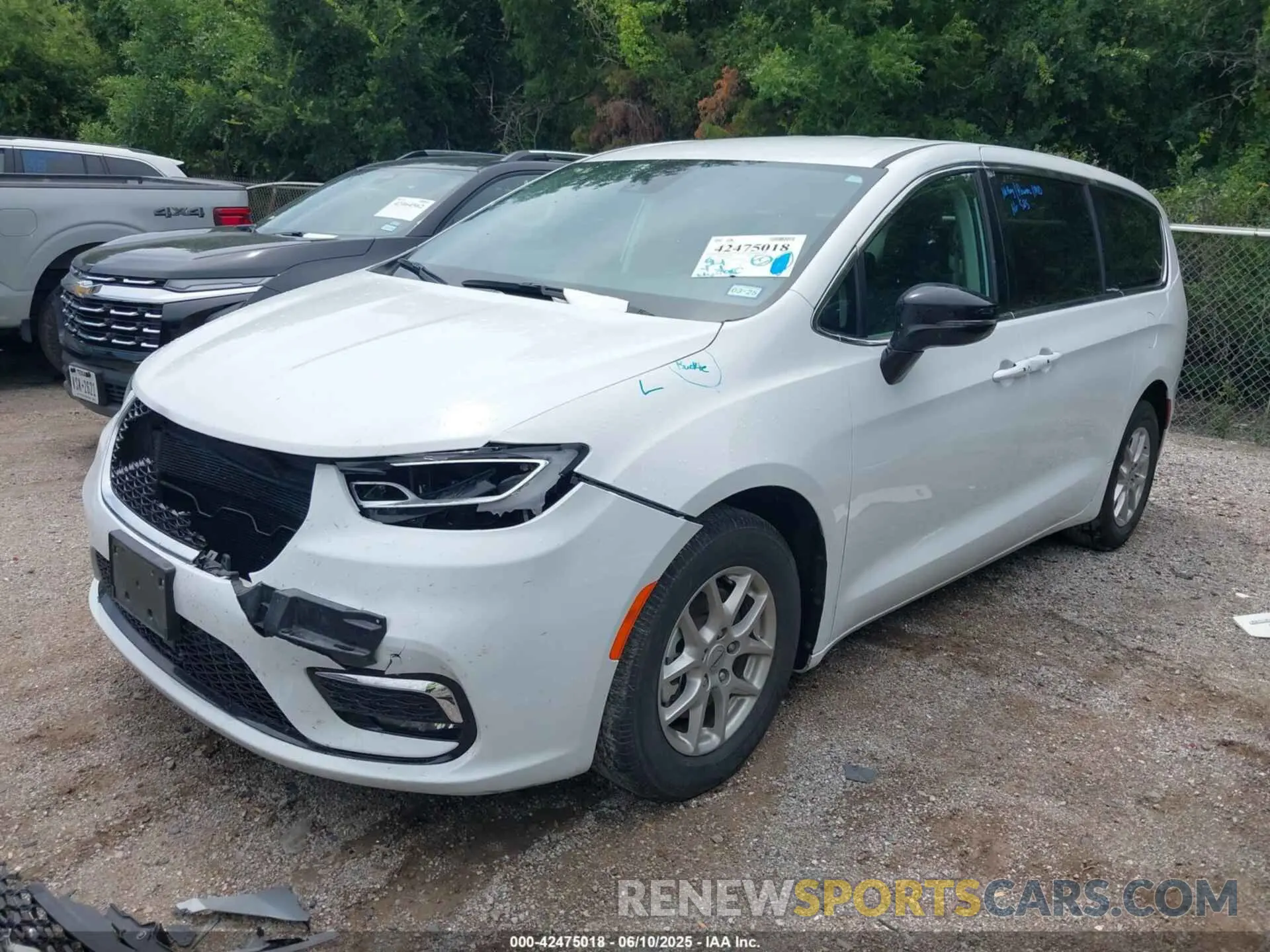 2 Photograph of a damaged car 2C4RC1BG2RR149902 CHRYSLER PACIFICA 2024