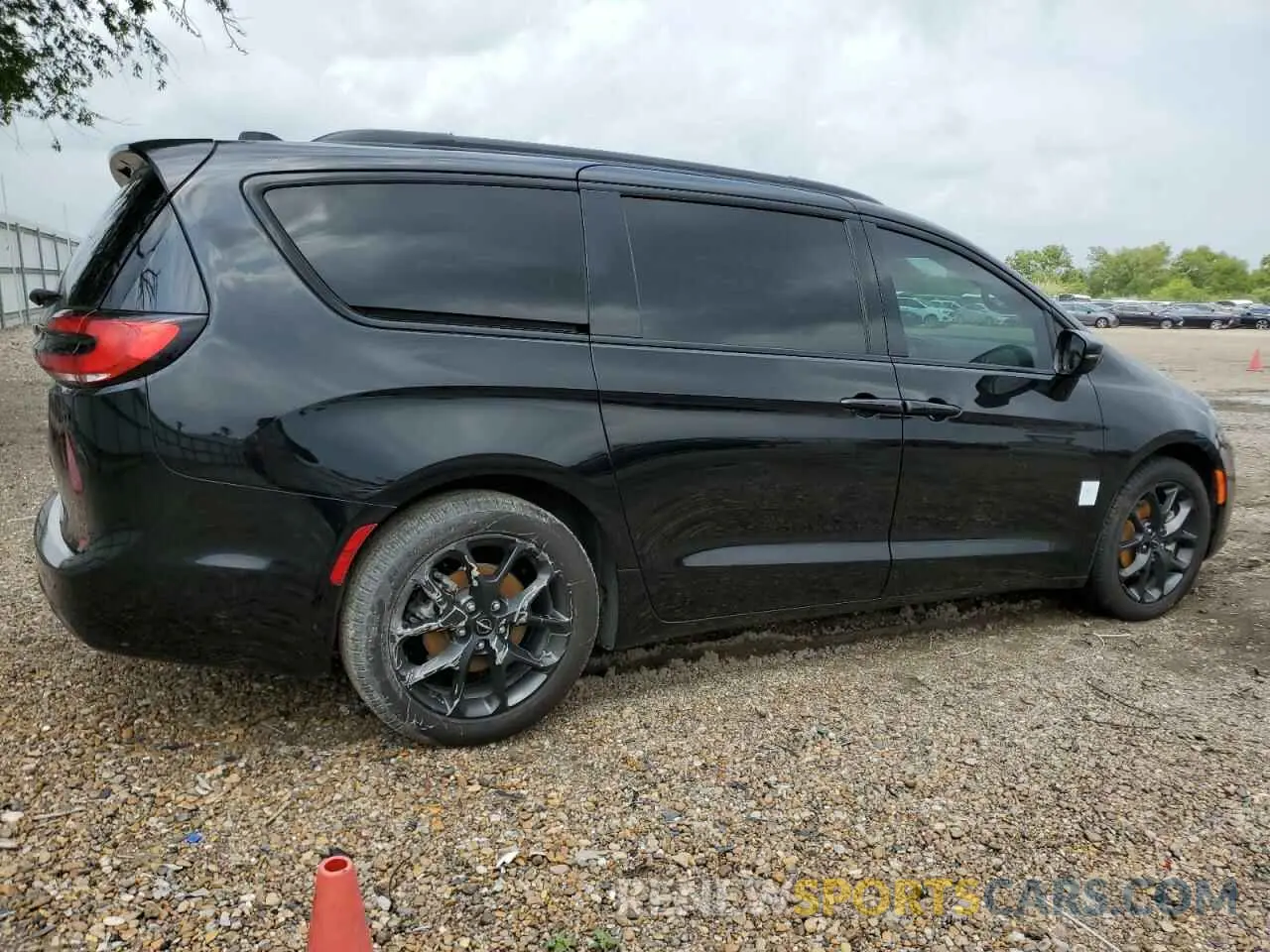 3 Photograph of a damaged car 2C4RC1BG2RR190336 CHRYSLER PACIFICA 2024