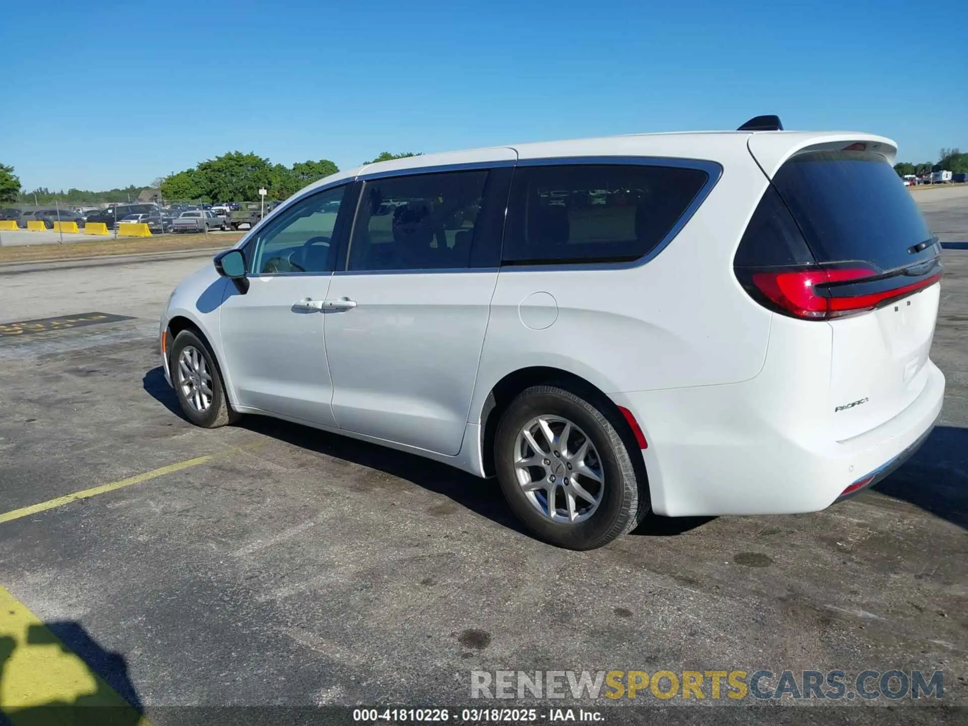 3 Photograph of a damaged car 2C4RC1BG3RR120019 CHRYSLER PACIFICA 2024