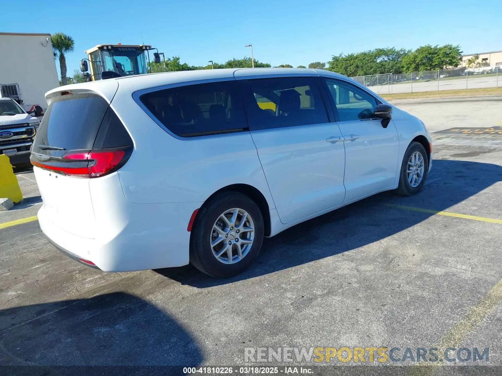 4 Photograph of a damaged car 2C4RC1BG3RR120019 CHRYSLER PACIFICA 2024