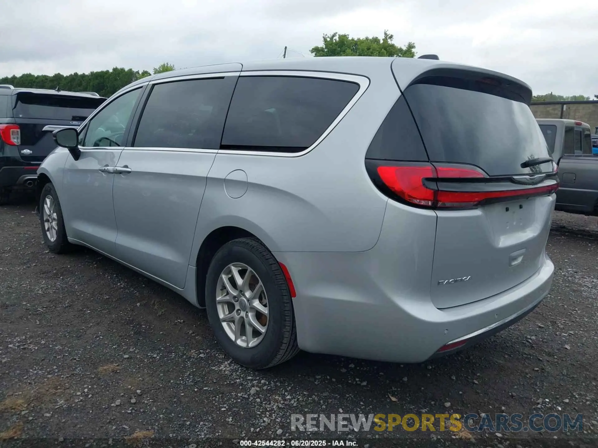 3 Photograph of a damaged car 2C4RC1BG3RR139816 CHRYSLER PACIFICA 2024