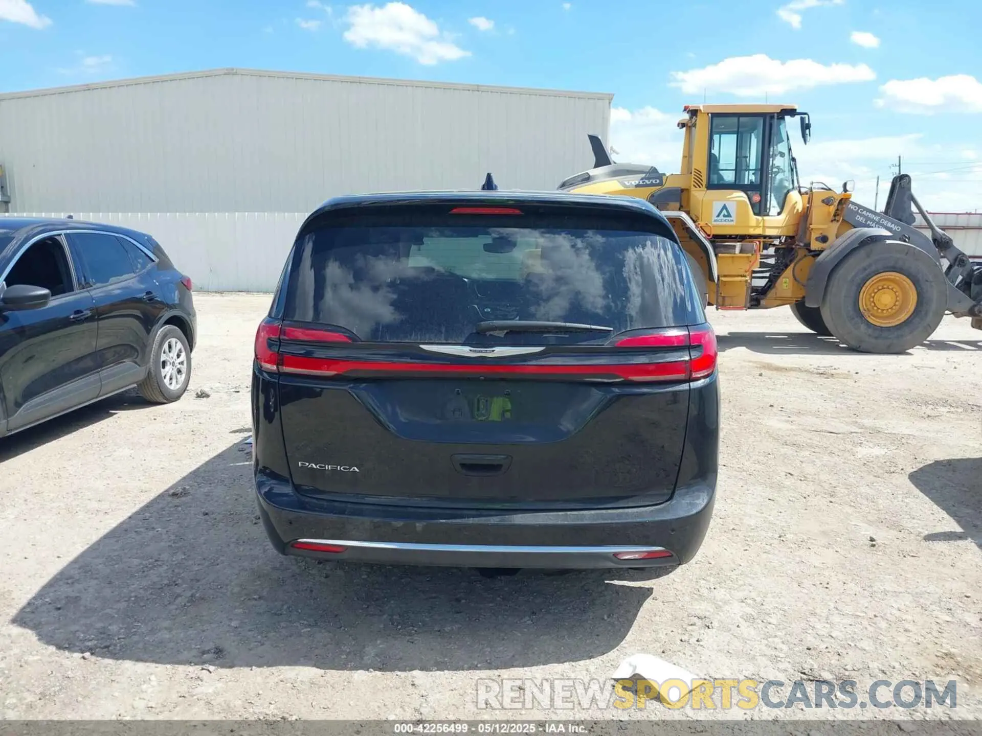 17 Photograph of a damaged car 2C4RC1BG3RR143669 CHRYSLER PACIFICA 2024