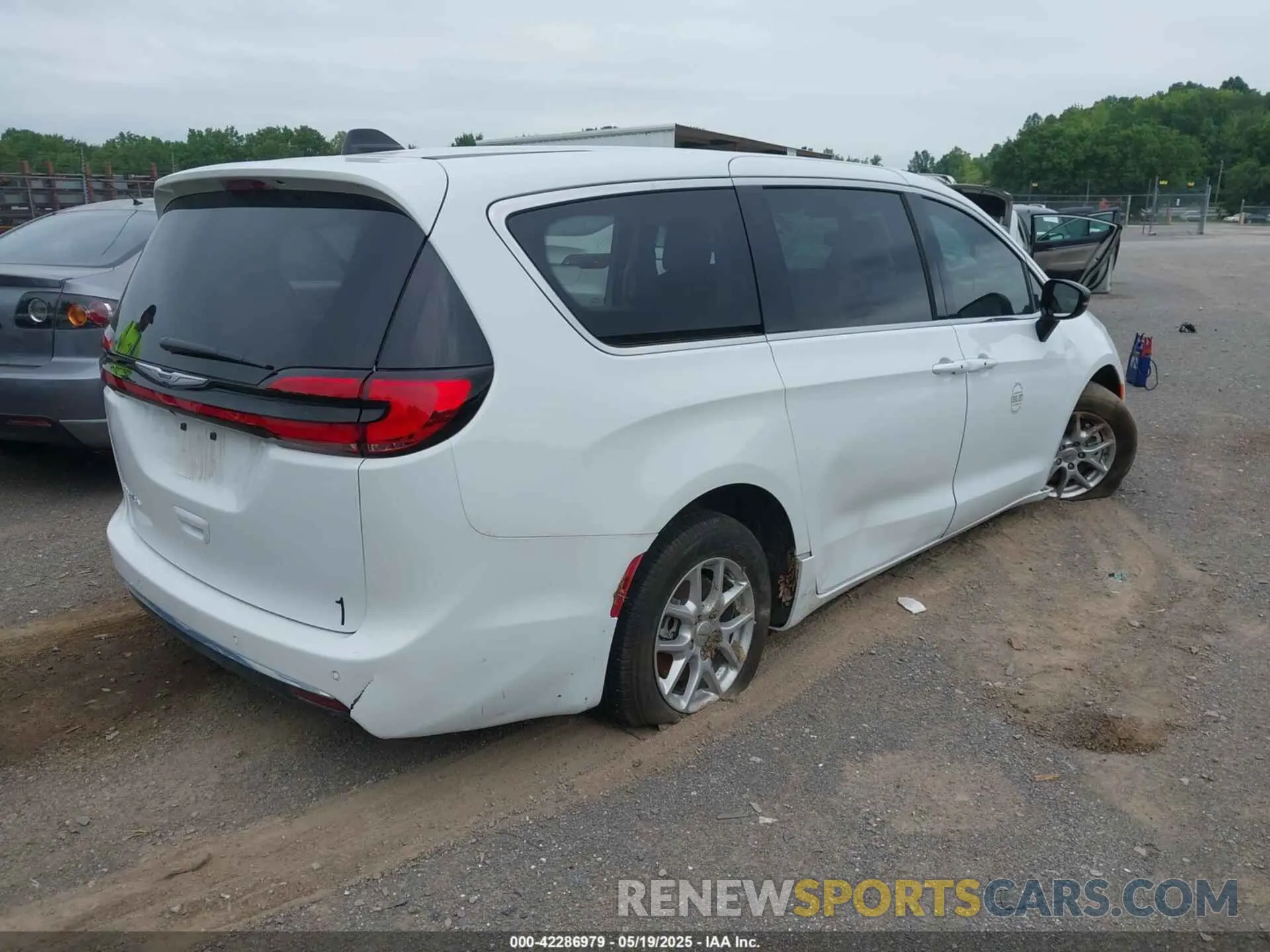 4 Photograph of a damaged car 2C4RC1BG3RR202770 CHRYSLER PACIFICA 2024