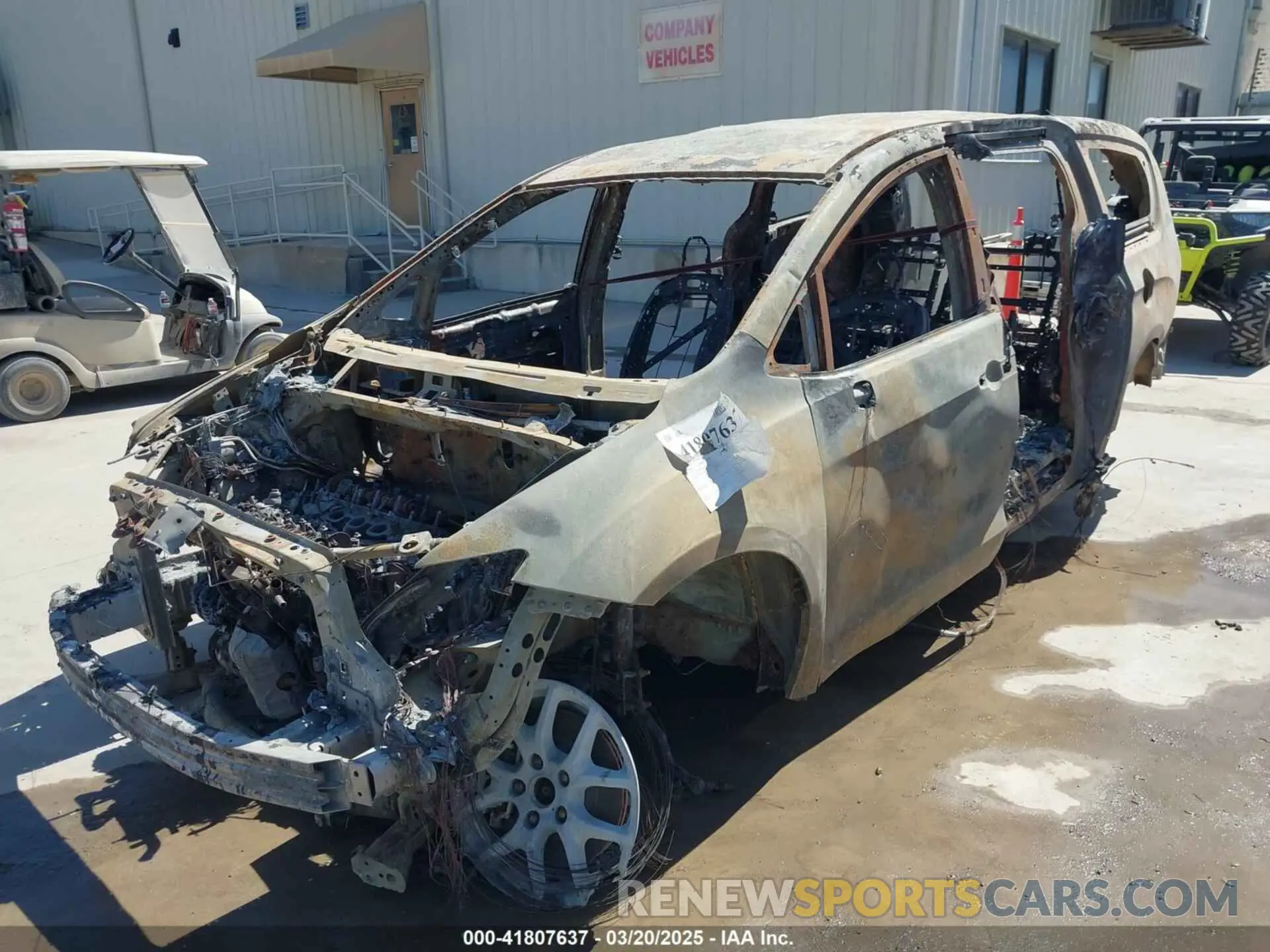 2 Photograph of a damaged car 2C4RC1BG4RR125441 CHRYSLER PACIFICA 2024