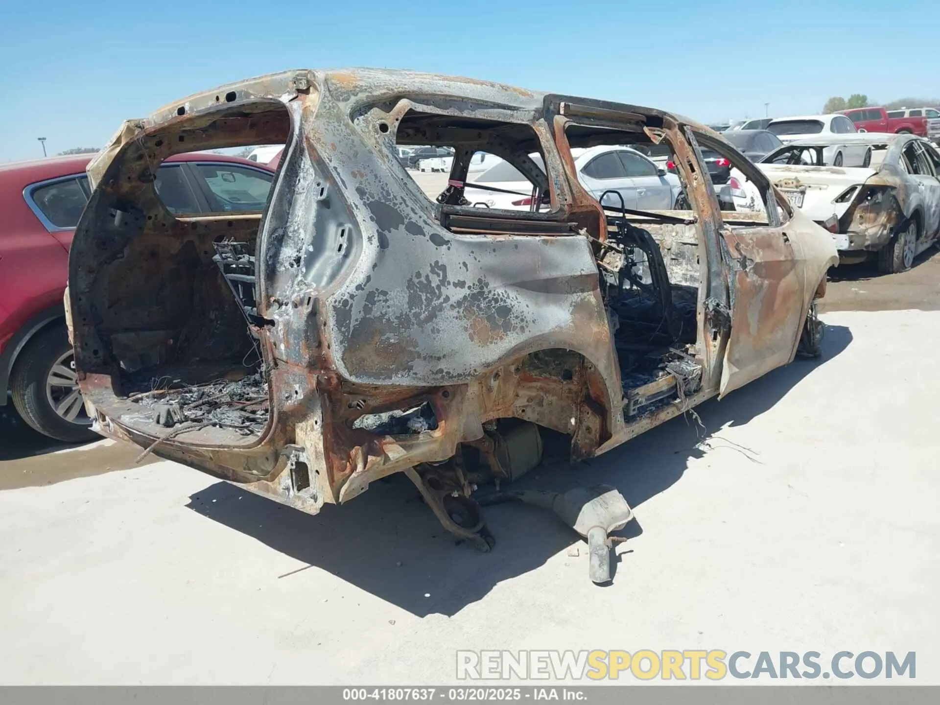 4 Photograph of a damaged car 2C4RC1BG4RR125441 CHRYSLER PACIFICA 2024
