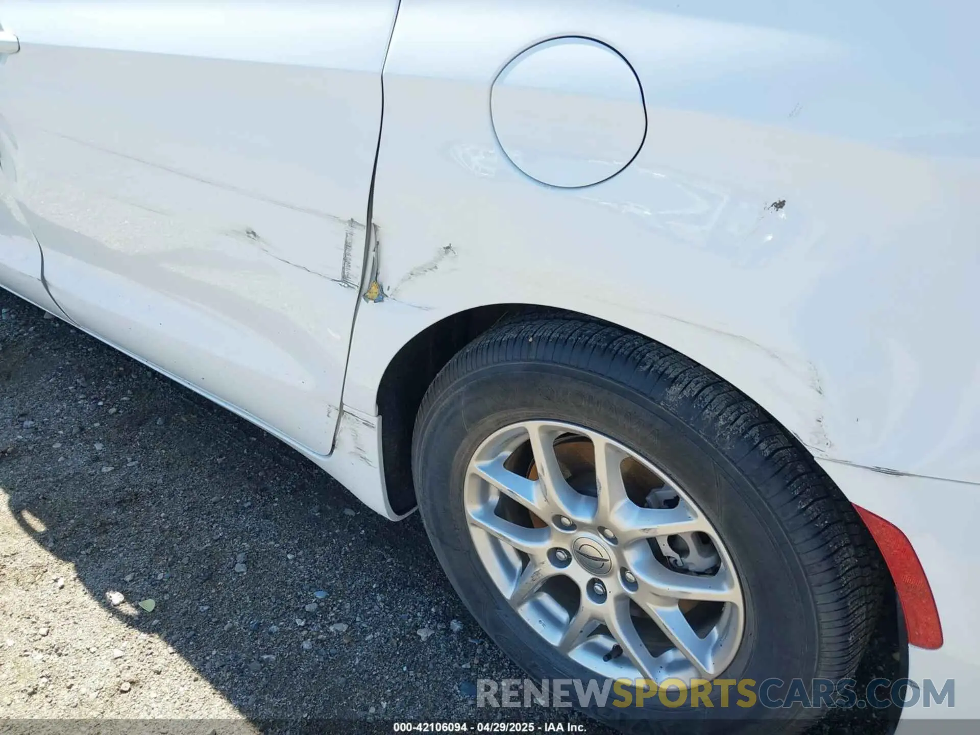18 Photograph of a damaged car 2C4RC1BG4RR129831 CHRYSLER PACIFICA 2024