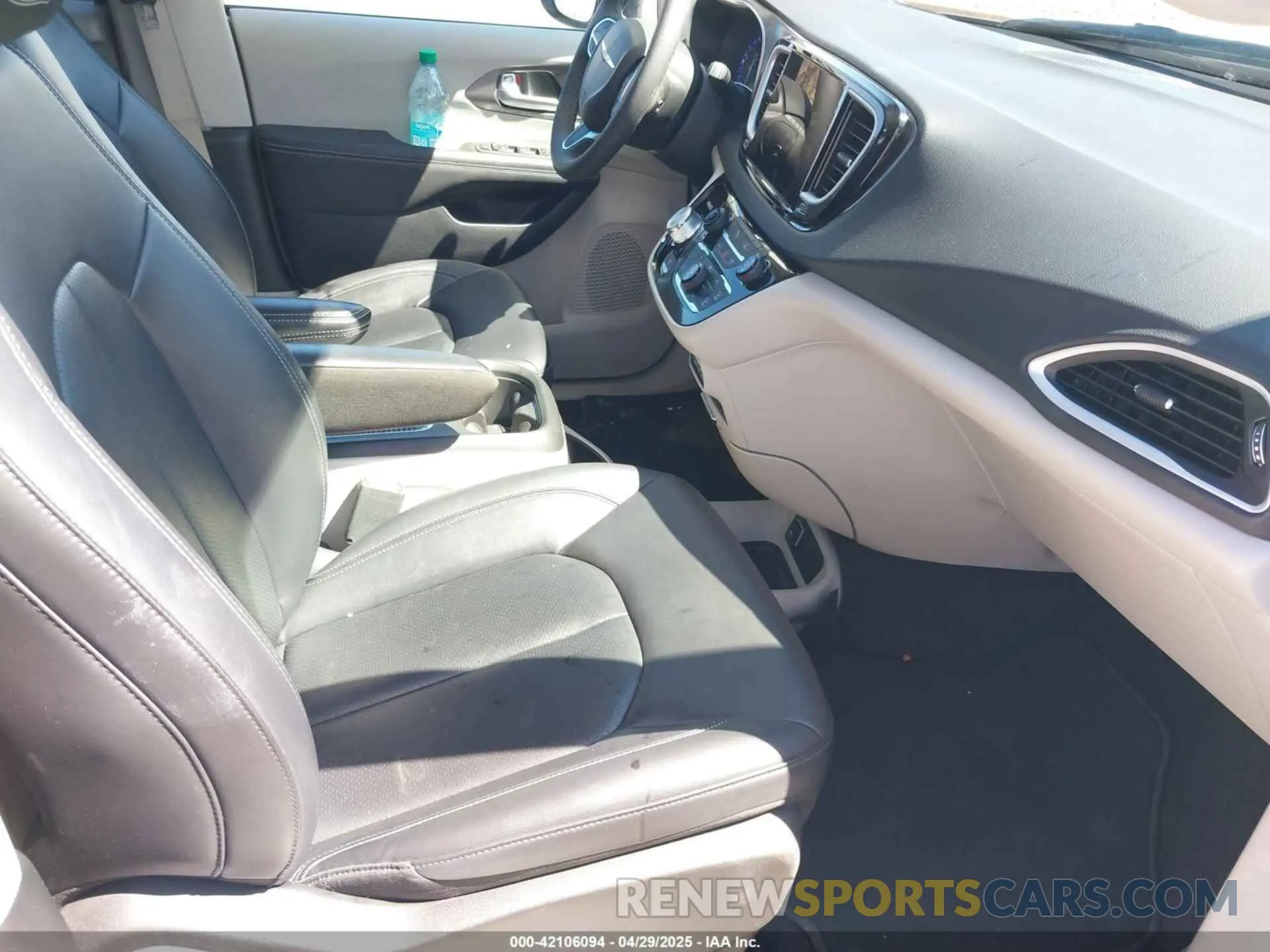 5 Photograph of a damaged car 2C4RC1BG4RR129831 CHRYSLER PACIFICA 2024