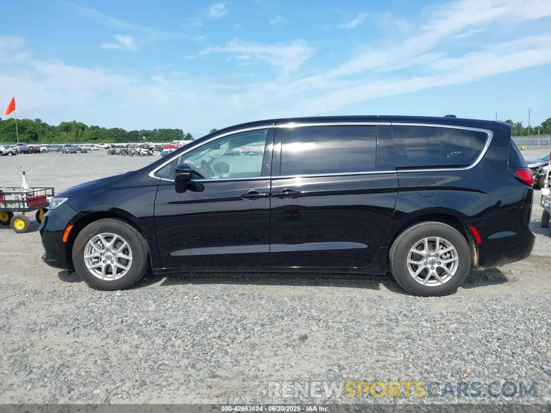 14 Photograph of a damaged car 2C4RC1BG4RR143812 CHRYSLER PACIFICA 2024