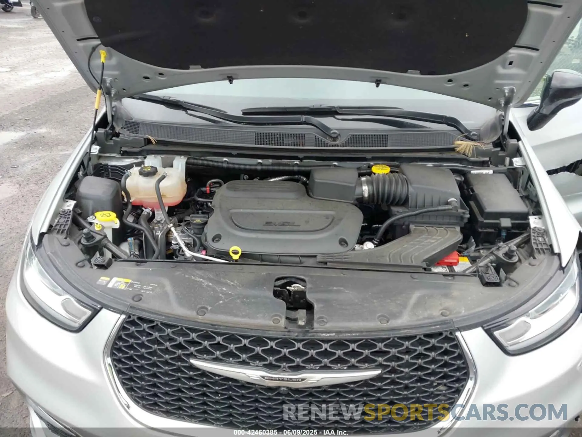 10 Photograph of a damaged car 2C4RC1BG4RR146483 CHRYSLER PACIFICA 2024