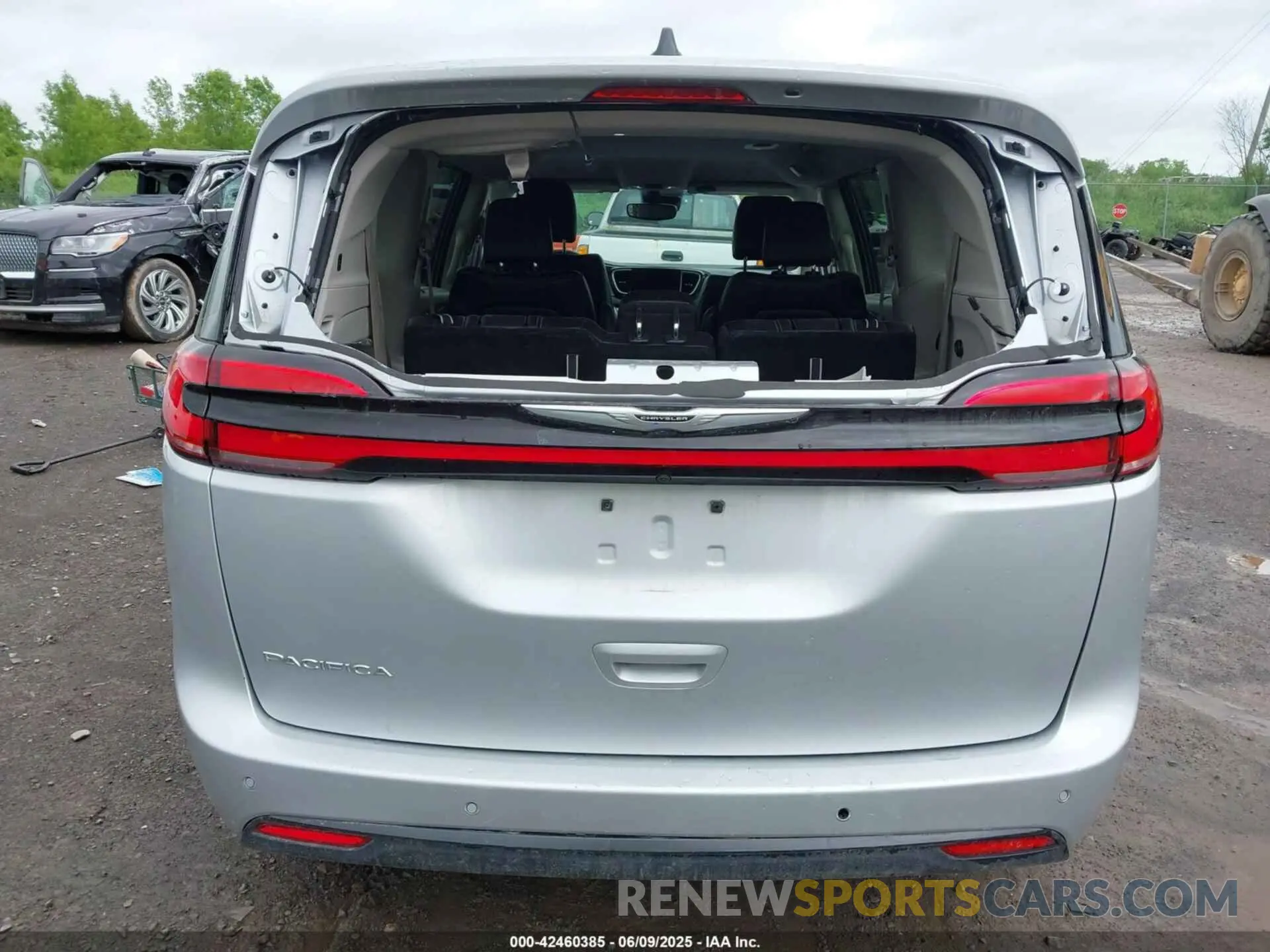 17 Photograph of a damaged car 2C4RC1BG4RR146483 CHRYSLER PACIFICA 2024