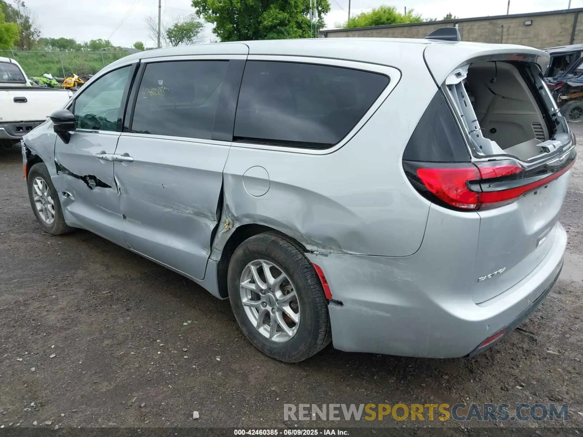 3 Photograph of a damaged car 2C4RC1BG4RR146483 CHRYSLER PACIFICA 2024