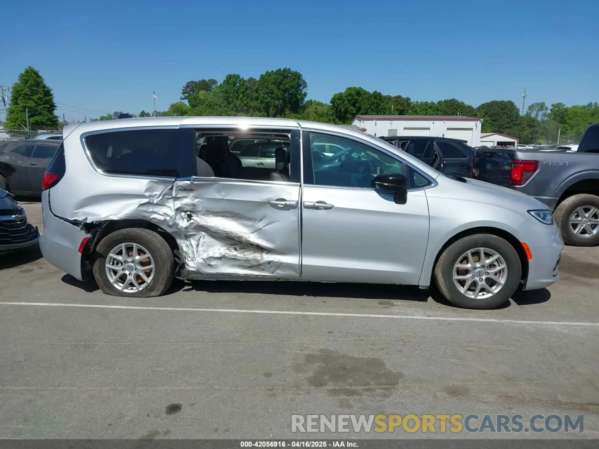 13 Photograph of a damaged car 2C4RC1BG4RR148377 CHRYSLER PACIFICA 2024