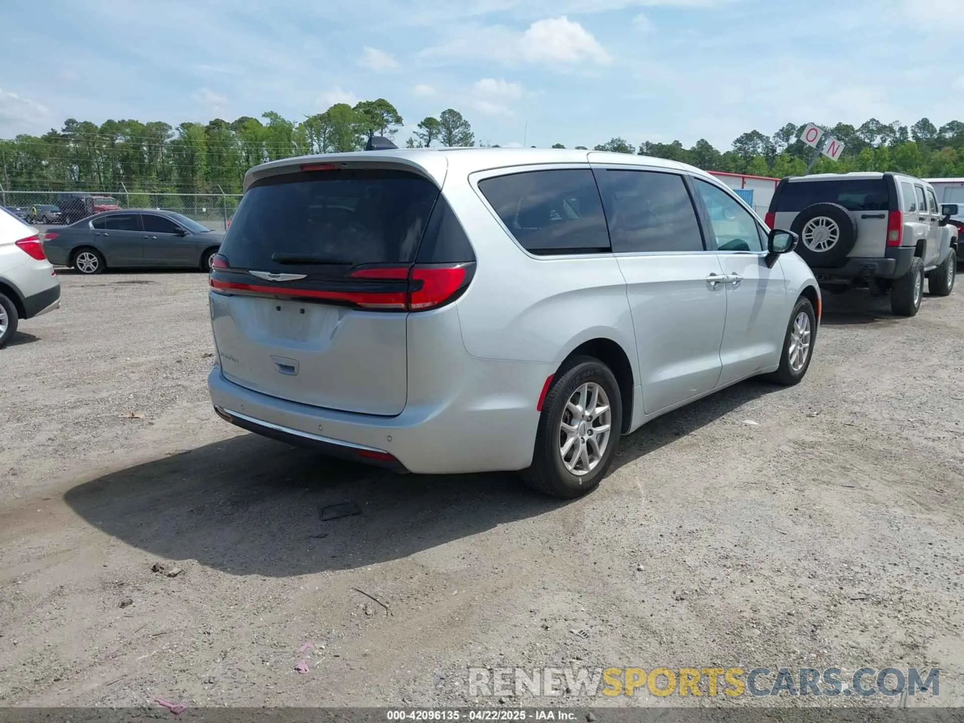 4 Photograph of a damaged car 2C4RC1BG5RR132205 CHRYSLER PACIFICA 2024