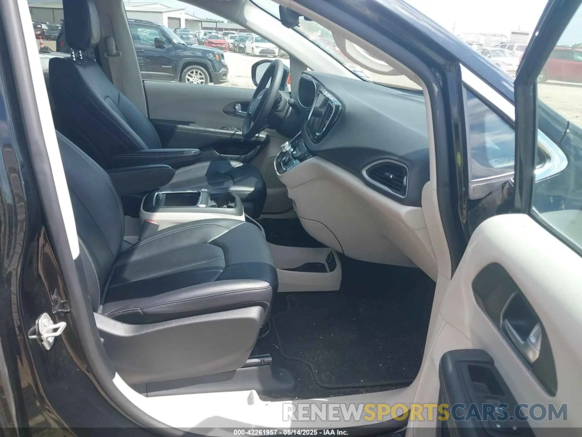 5 Photograph of a damaged car 2C4RC1BG5RR143821 CHRYSLER PACIFICA 2024