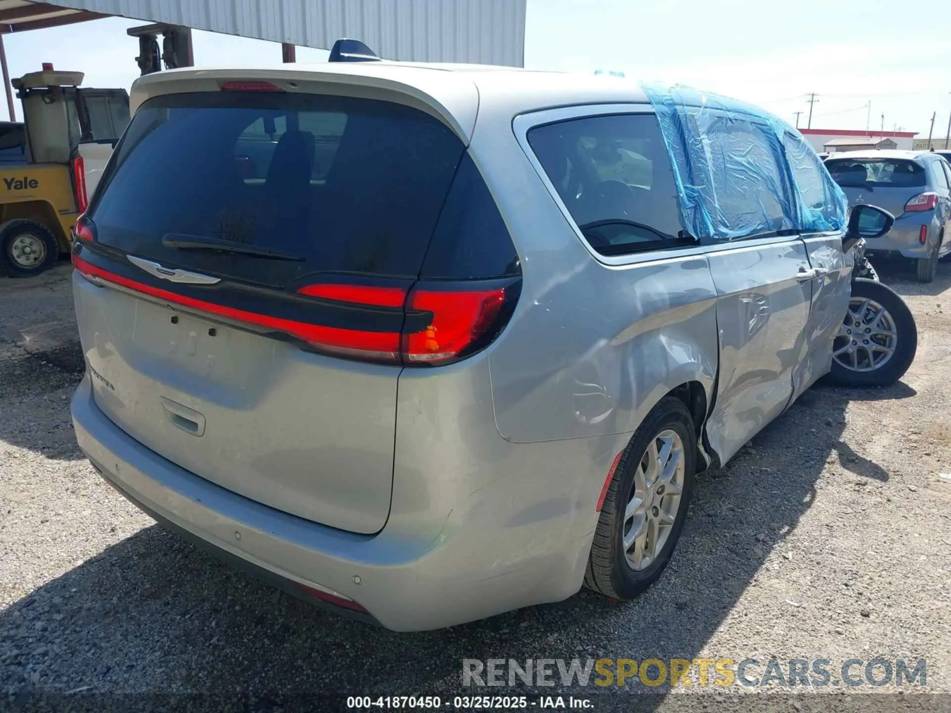 4 Photograph of a damaged car 2C4RC1BG6RR139387 CHRYSLER PACIFICA 2024