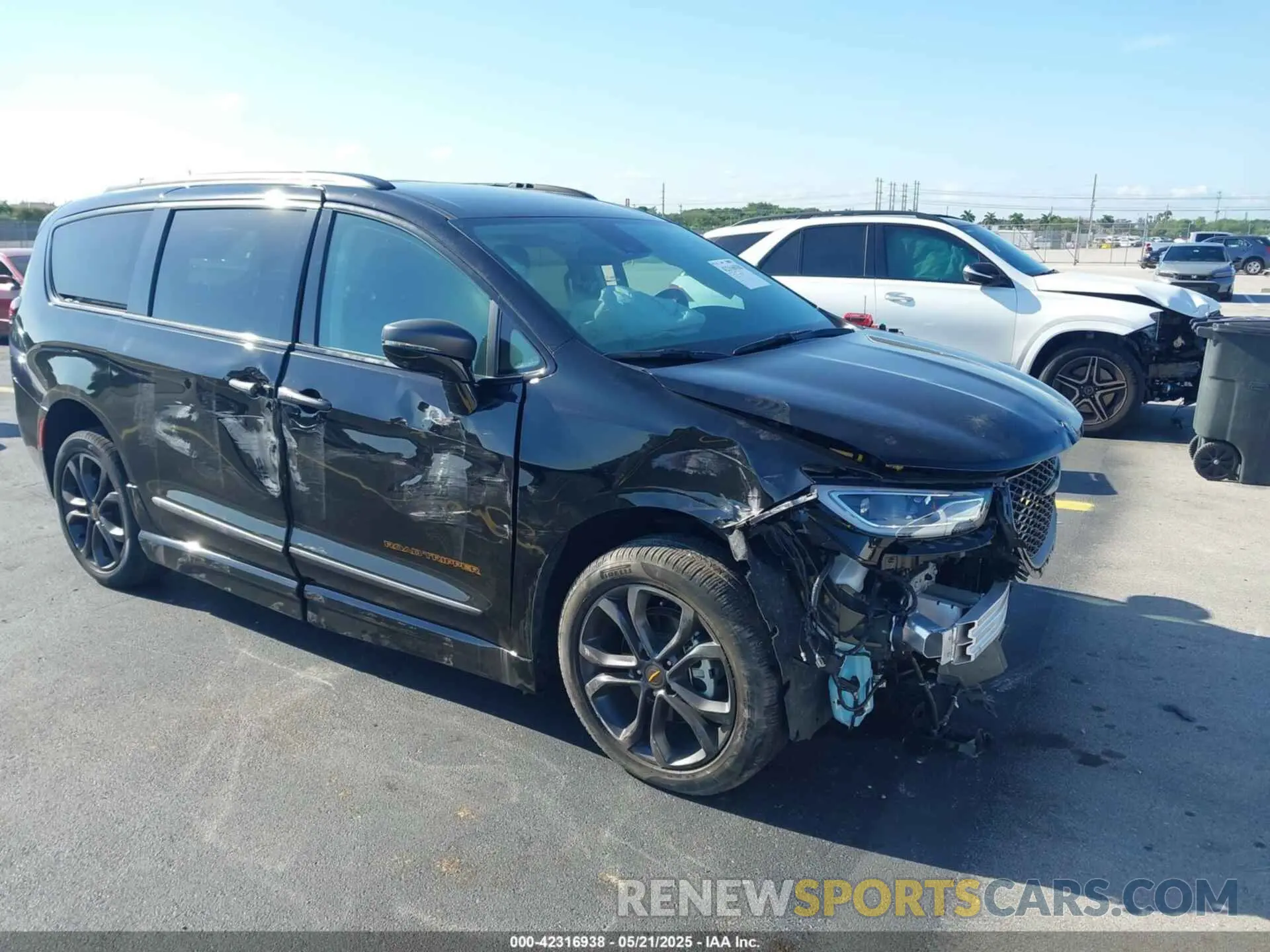 1 Photograph of a damaged car 2C4RC1BG6RR152382 CHRYSLER PACIFICA 2024