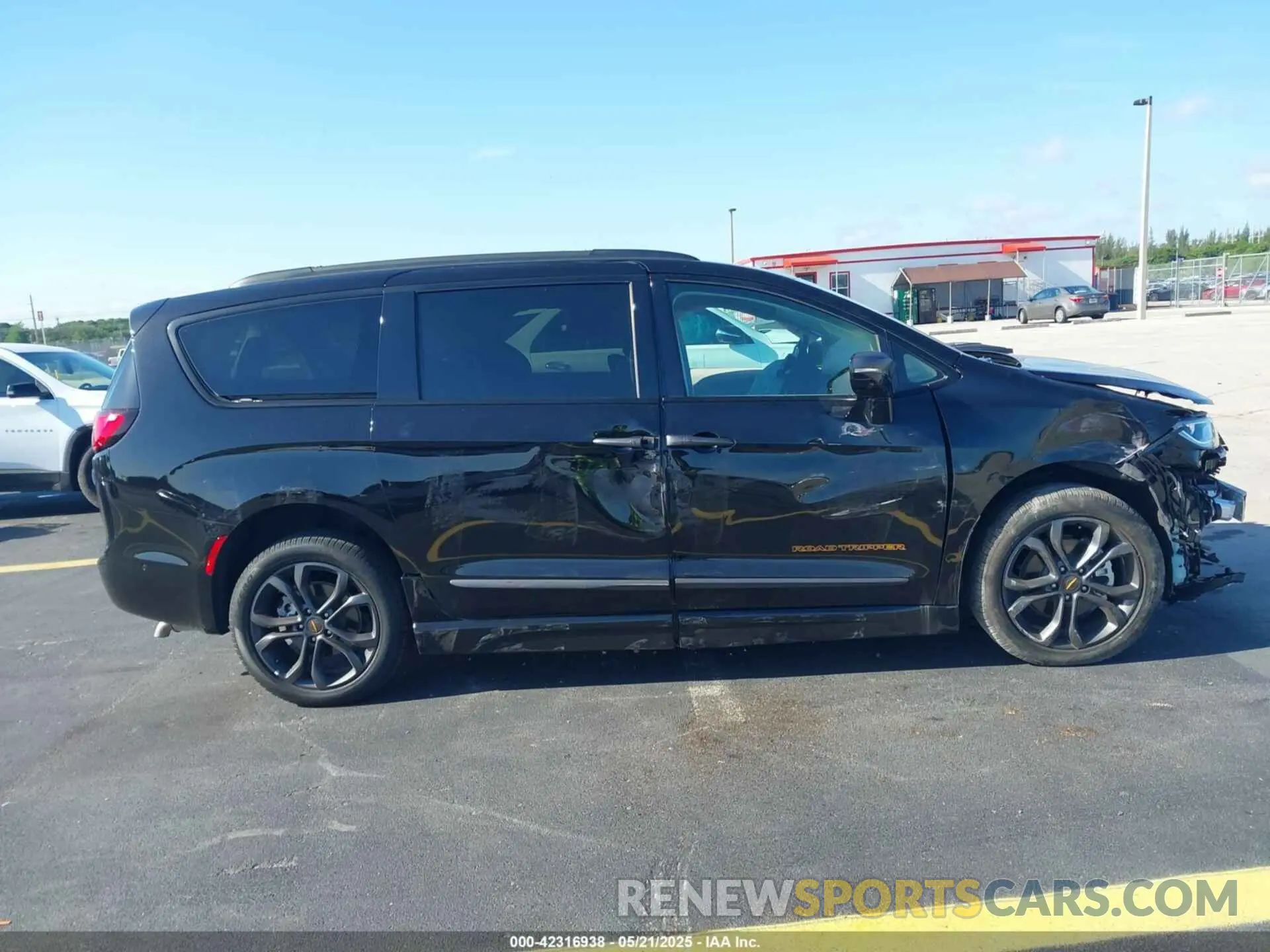 13 Photograph of a damaged car 2C4RC1BG6RR152382 CHRYSLER PACIFICA 2024