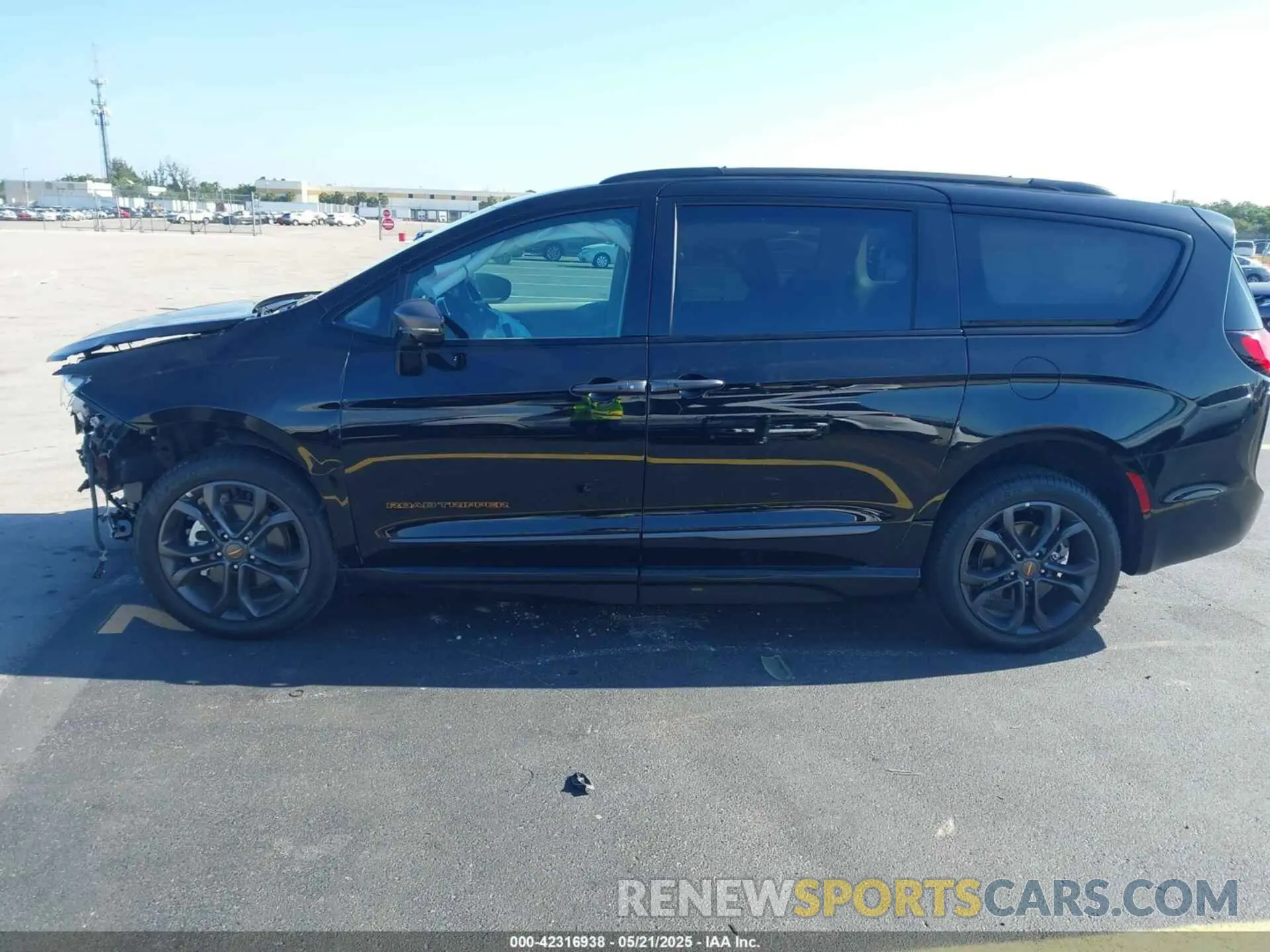 14 Photograph of a damaged car 2C4RC1BG6RR152382 CHRYSLER PACIFICA 2024