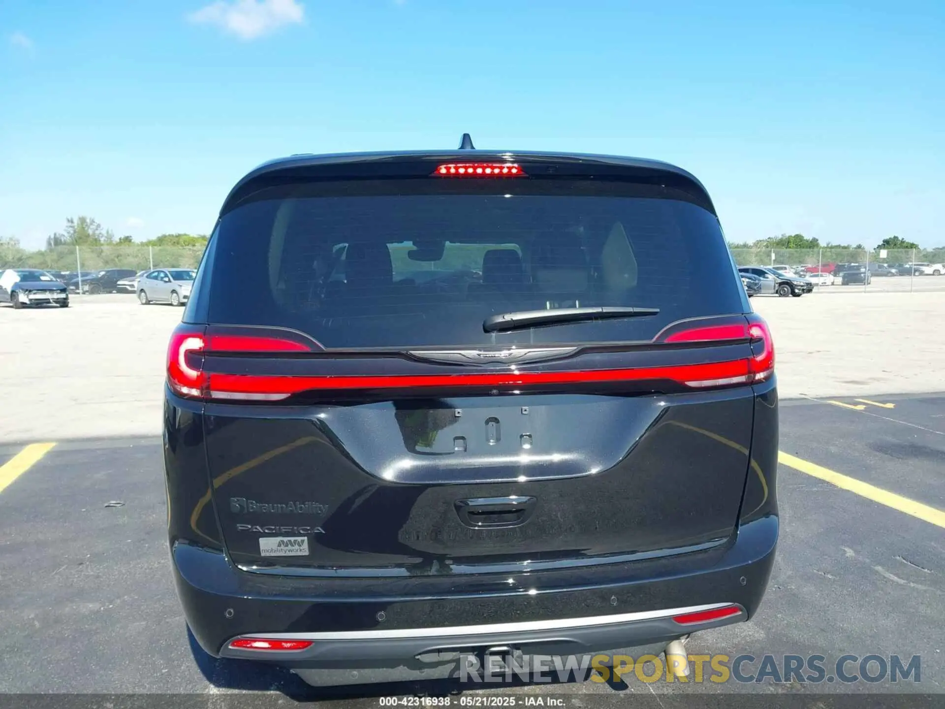 16 Photograph of a damaged car 2C4RC1BG6RR152382 CHRYSLER PACIFICA 2024