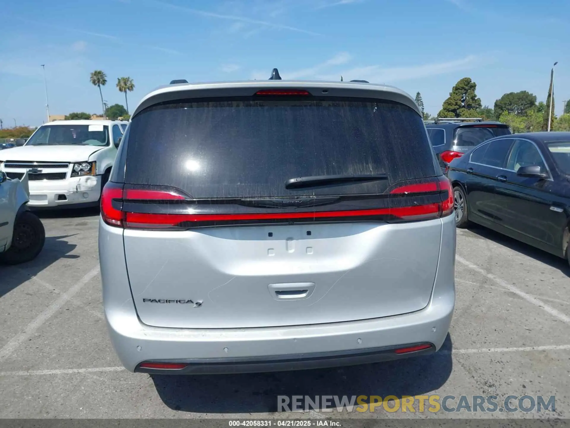 17 Photograph of a damaged car 2C4RC1BG6RR192834 CHRYSLER PACIFICA 2024