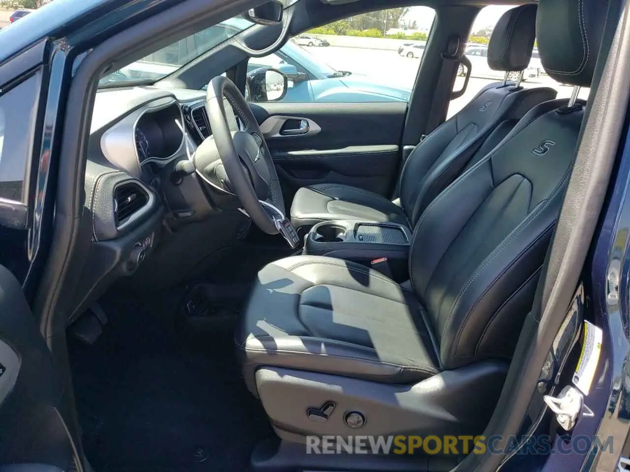 7 Photograph of a damaged car 2C4RC1BG7RR100453 CHRYSLER PACIFICA 2024
