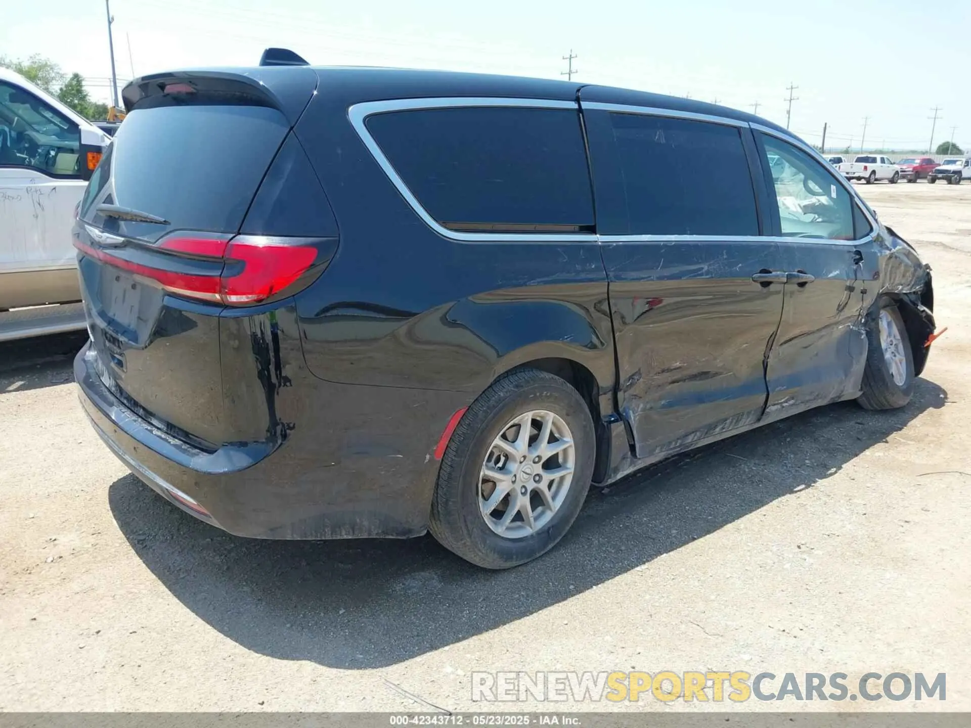 4 Photograph of a damaged car 2C4RC1BG7RR136417 CHRYSLER PACIFICA 2024